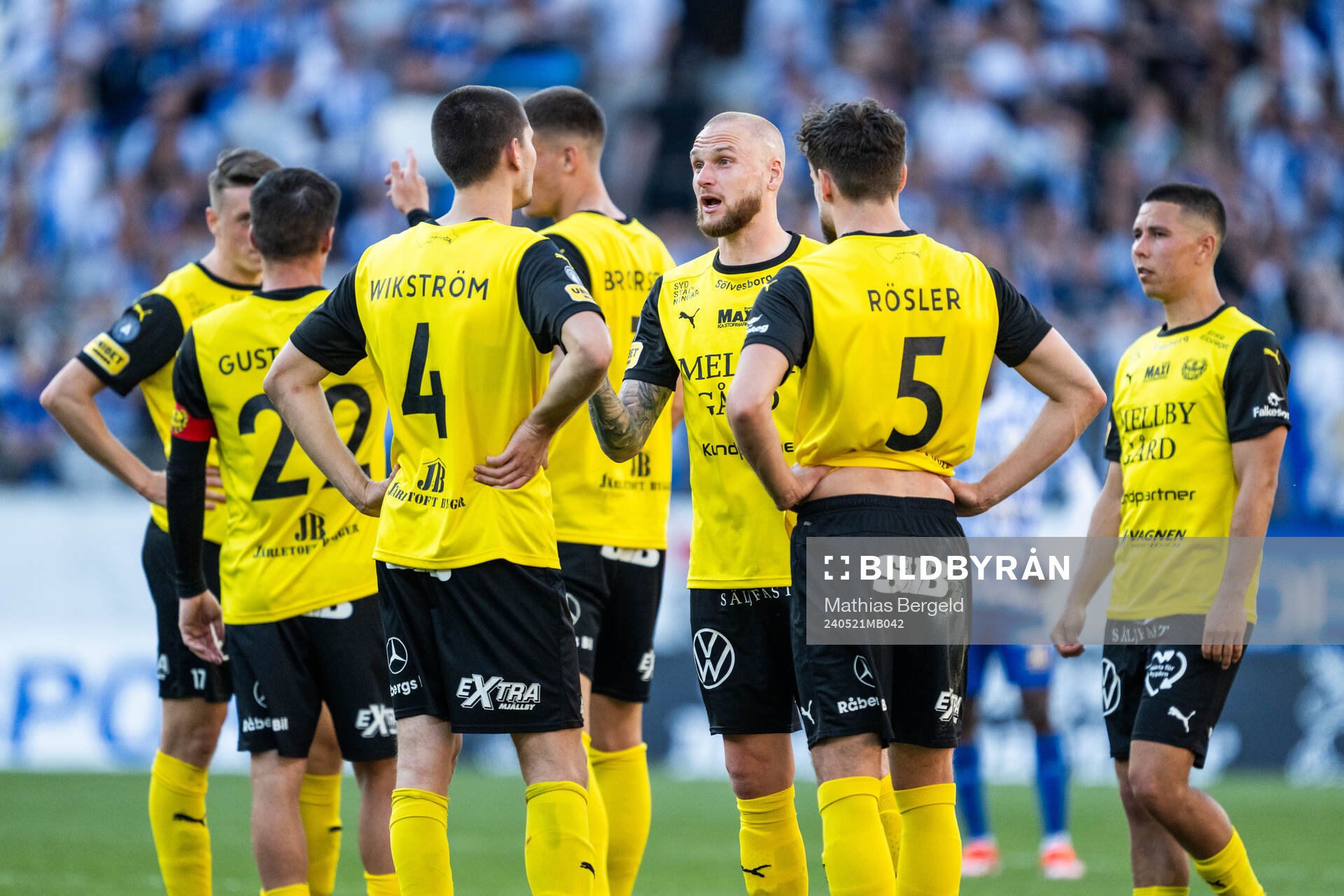 Mjällbys Adam Ståhl med lagkamrater