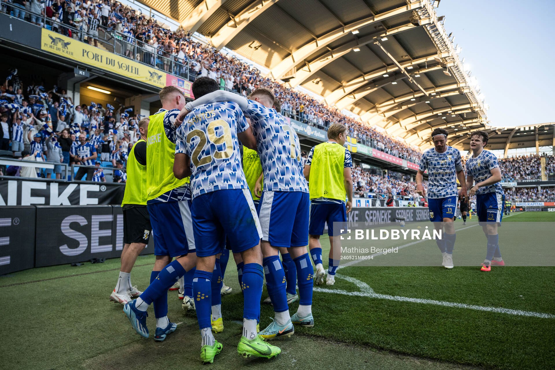 IFK Göteborgs spelare jublar