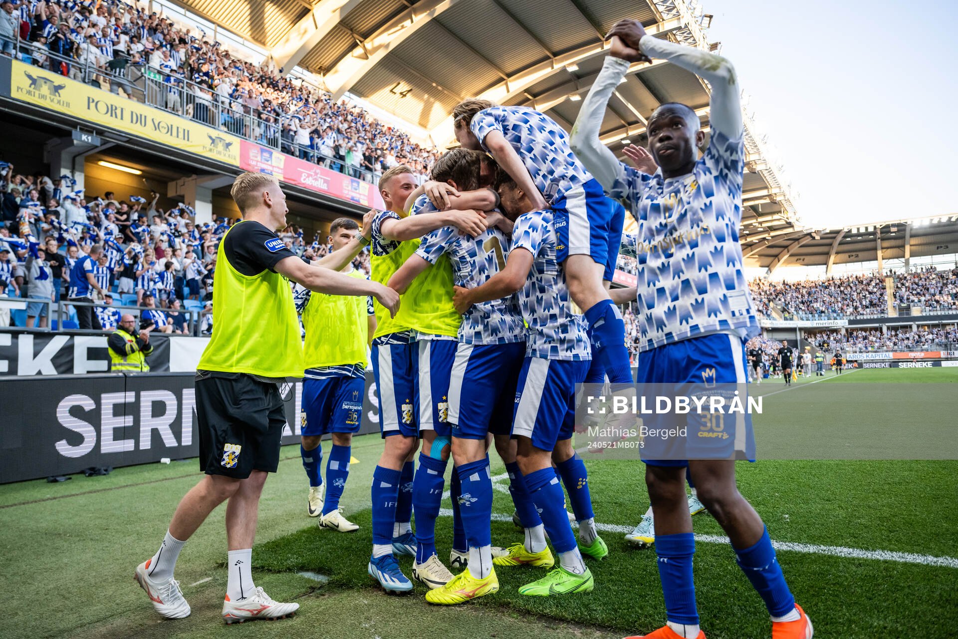 IFK Göteborgs Gustaf Norlin jublar med lagkamrater
