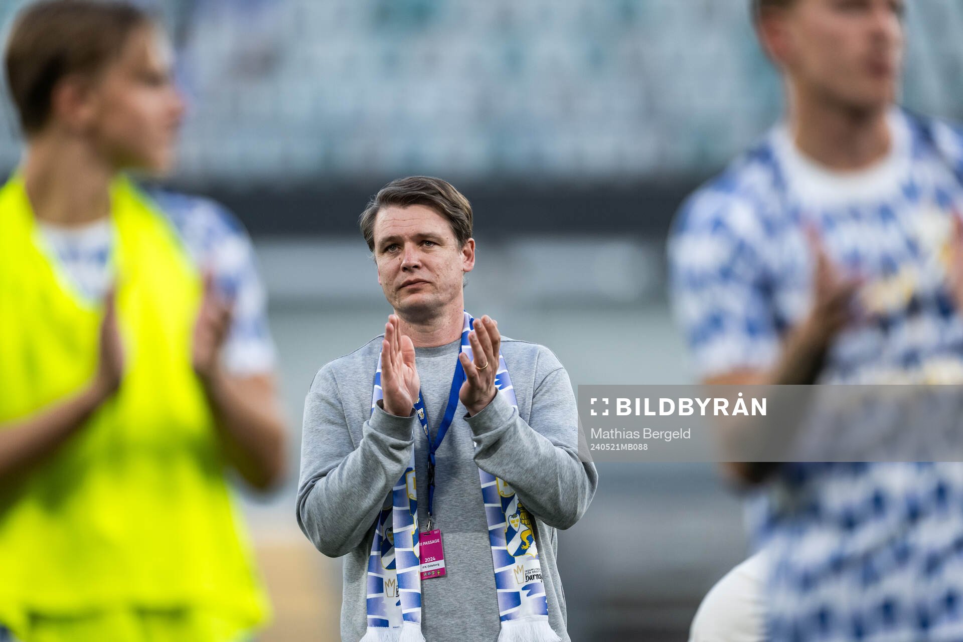 IFK Göteborgs tekniska direktör Ola Larsson jublar