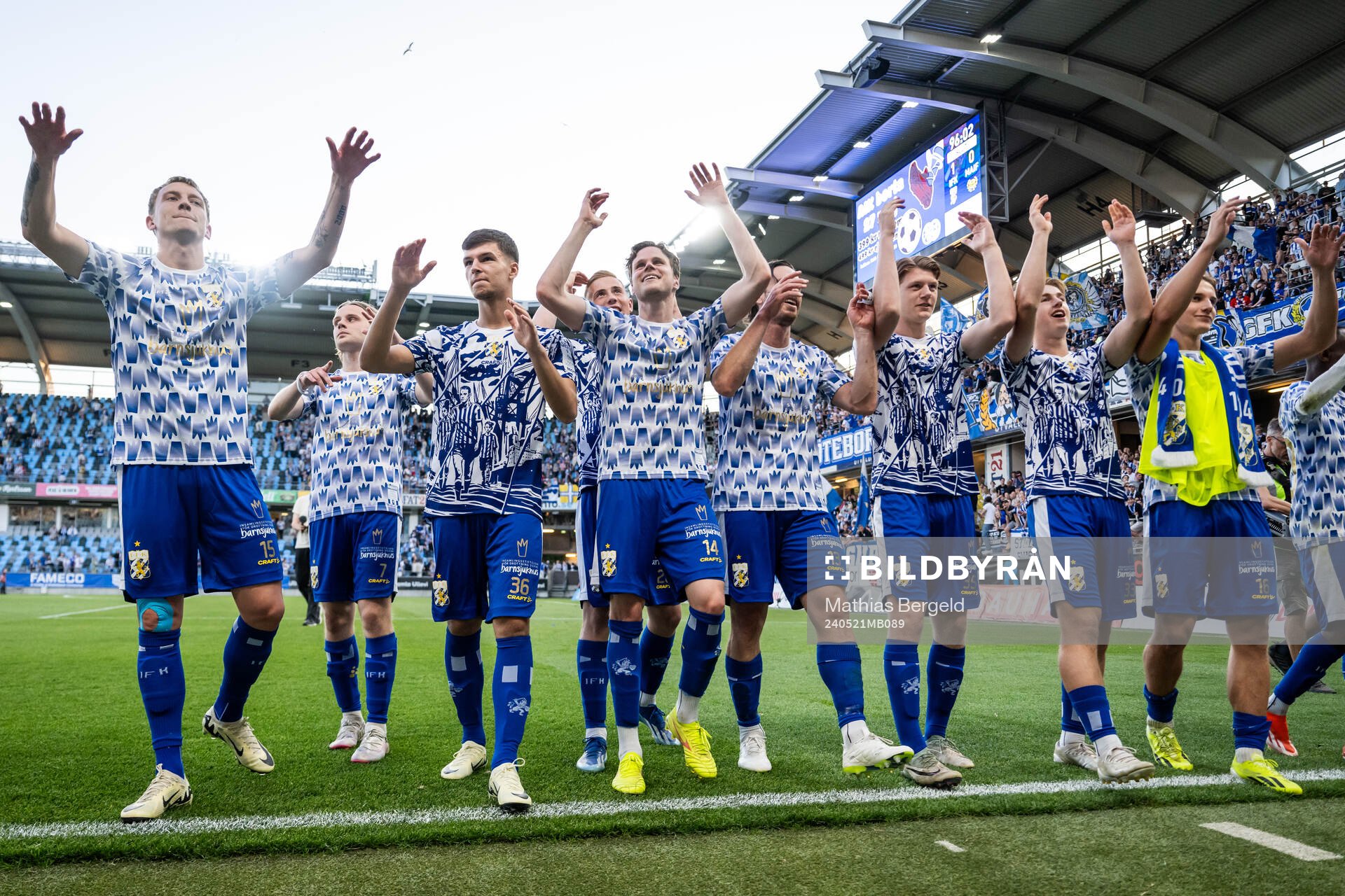IFK Göteborgs spelare jublar