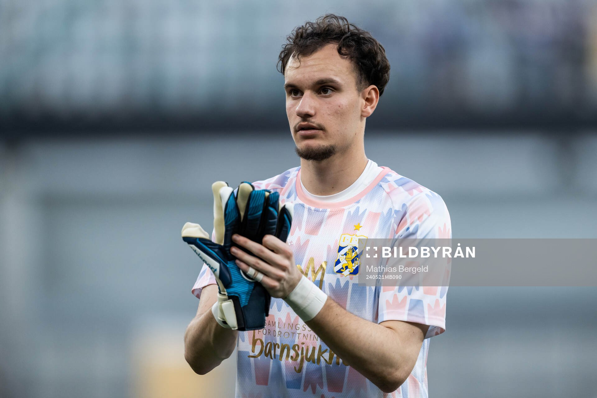 IFK Göteborgs målvakt Elis Bishesari jublar