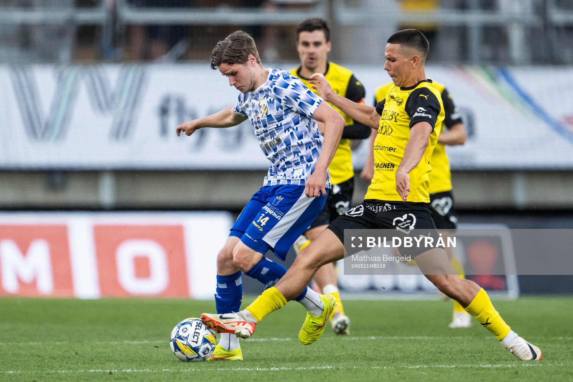 IFK Göteborgs Gustaf Norlin och Mjällbys Nicklas Røjkjær