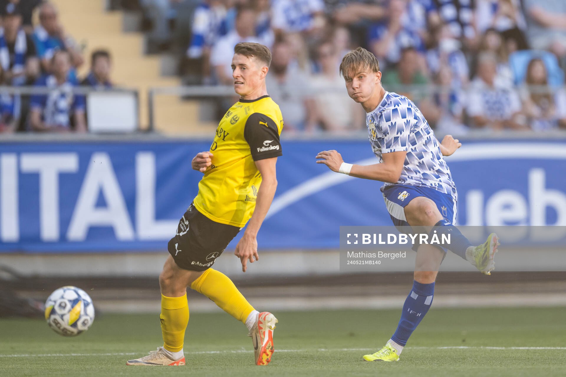 Mjällbys Elliot Stroud och IFK Göteborgs Linus Carlstrand