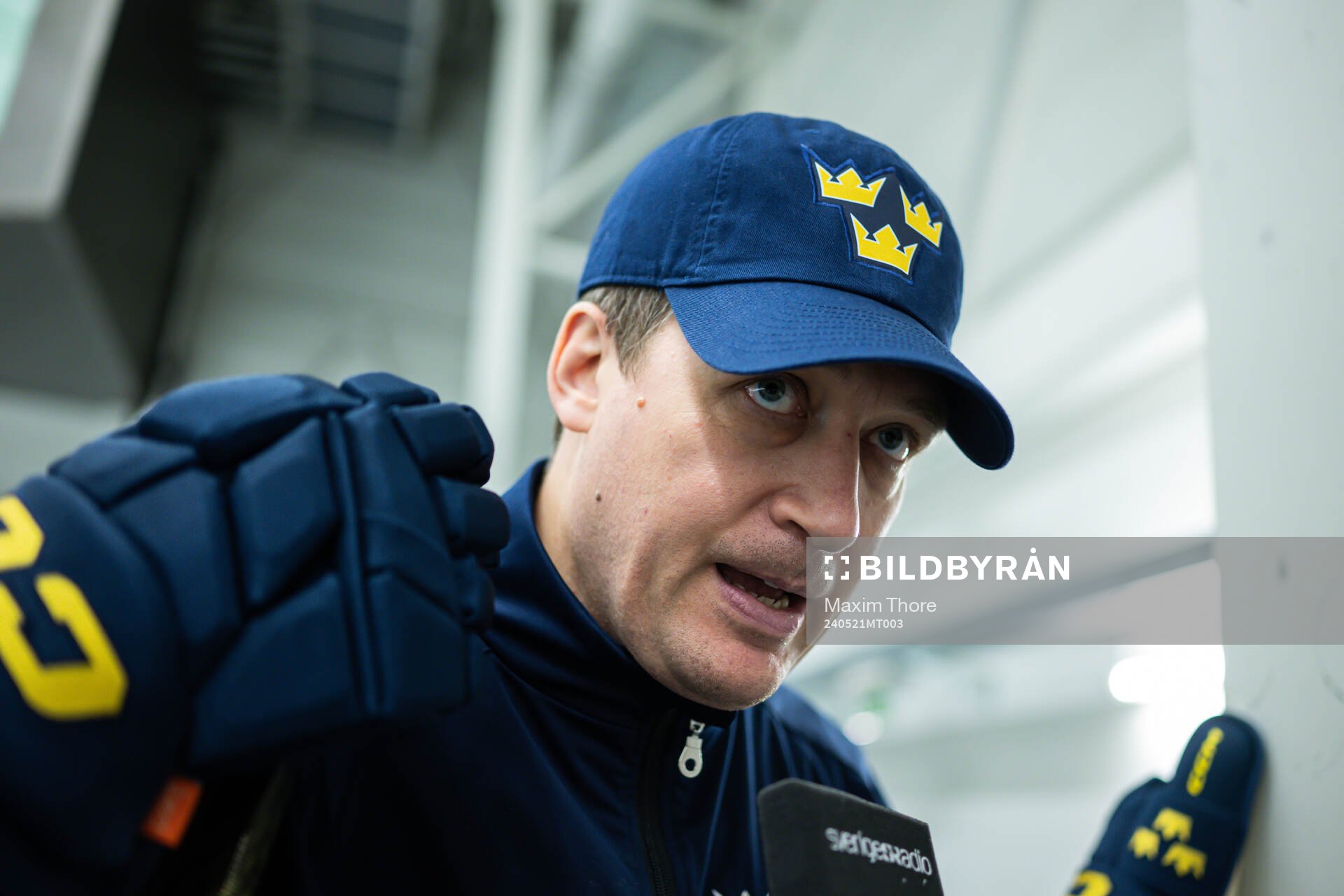 Head coach Sam Hallam of Sweden