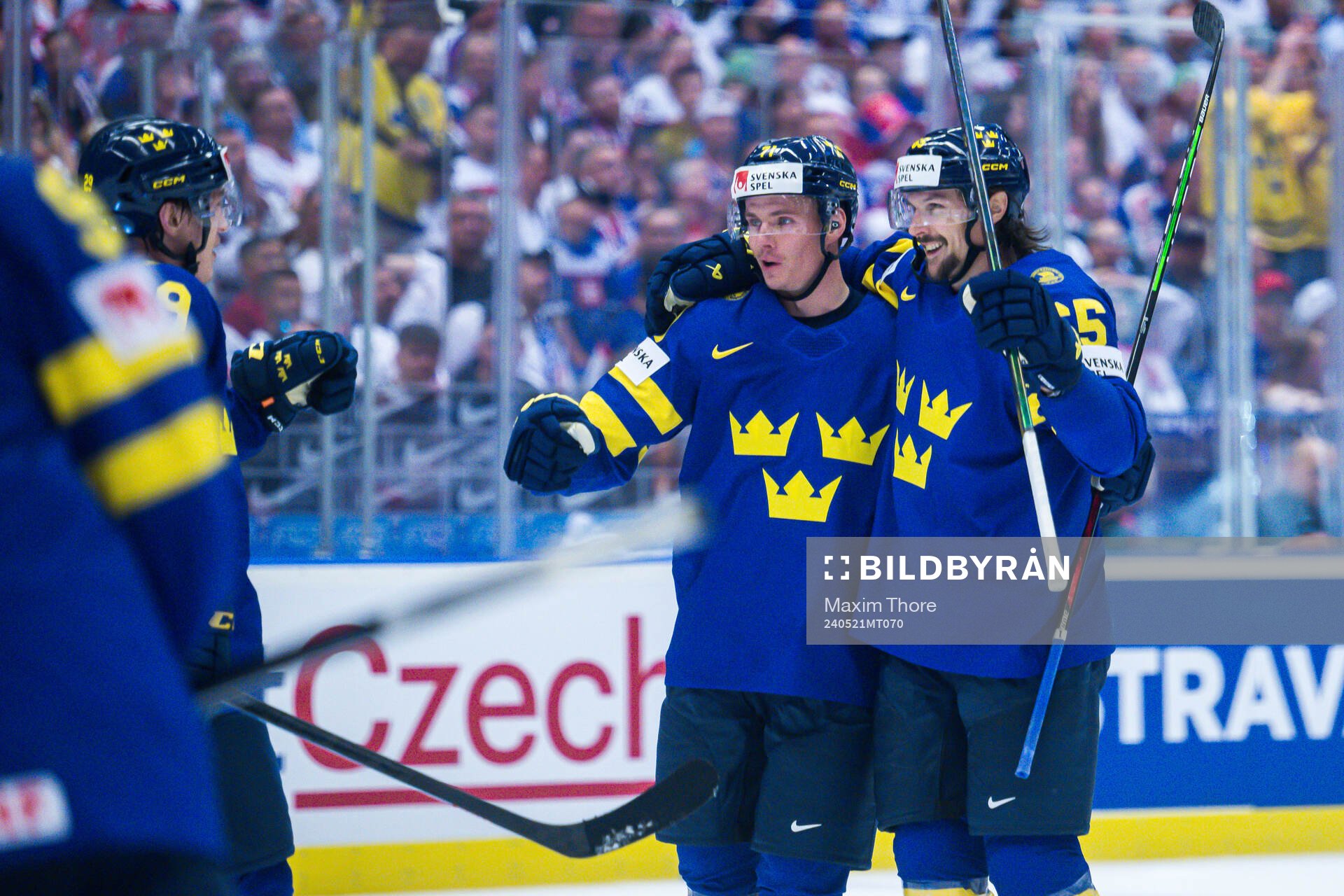 Erik Karlsson of Sweden celebrates with Victor Olofsson