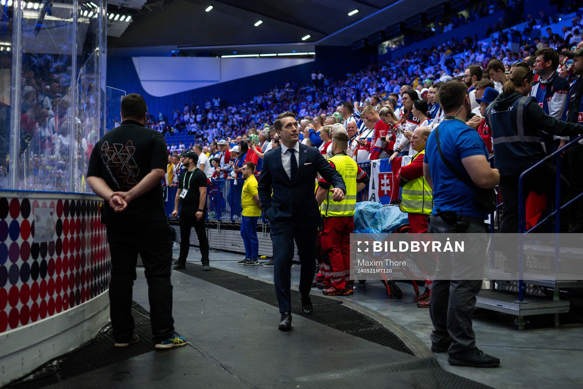 Head coach Sam Hallam of Sweden