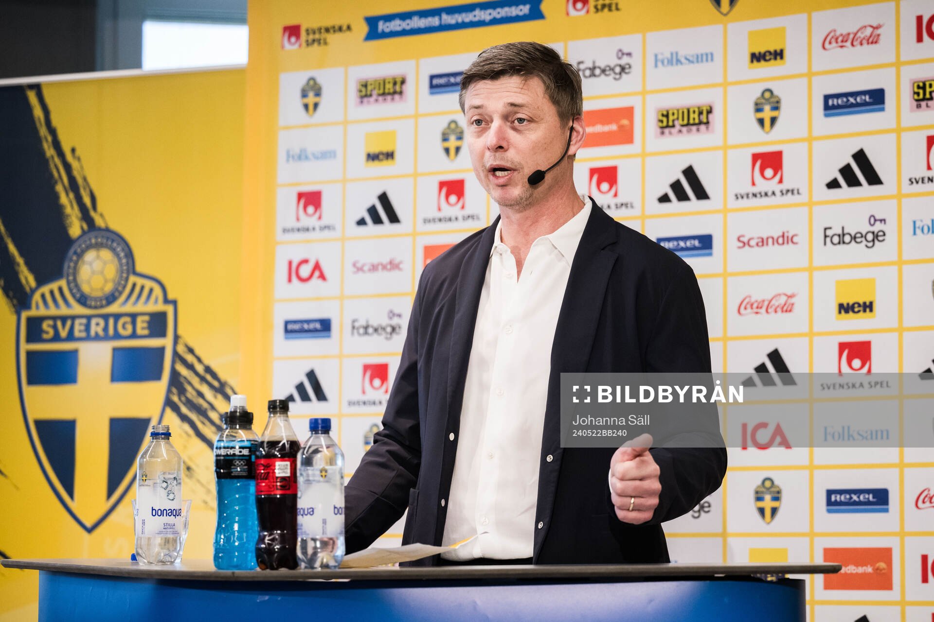 Head coach Jon Dahl Tomasson of the Swedish national