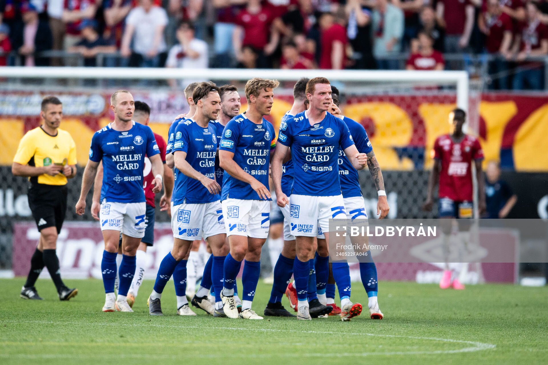 Trelleborgs Zander Hyltoft jublar med lagkamrater
