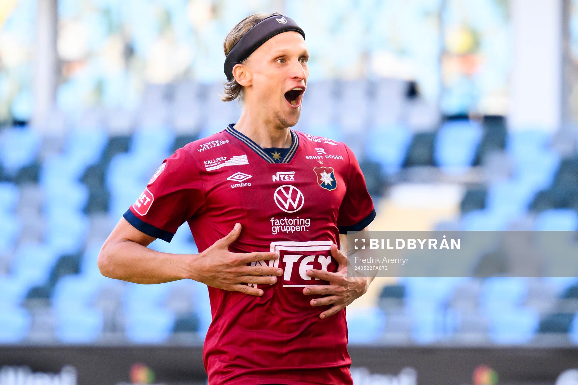 Örgrytes målskytt Charlie Vindehall jublar efter 1-0 under fotbollsmatchen i Superettan mellan Örgryte och Trelleborg den 22 maj 2024 i Göteborg.