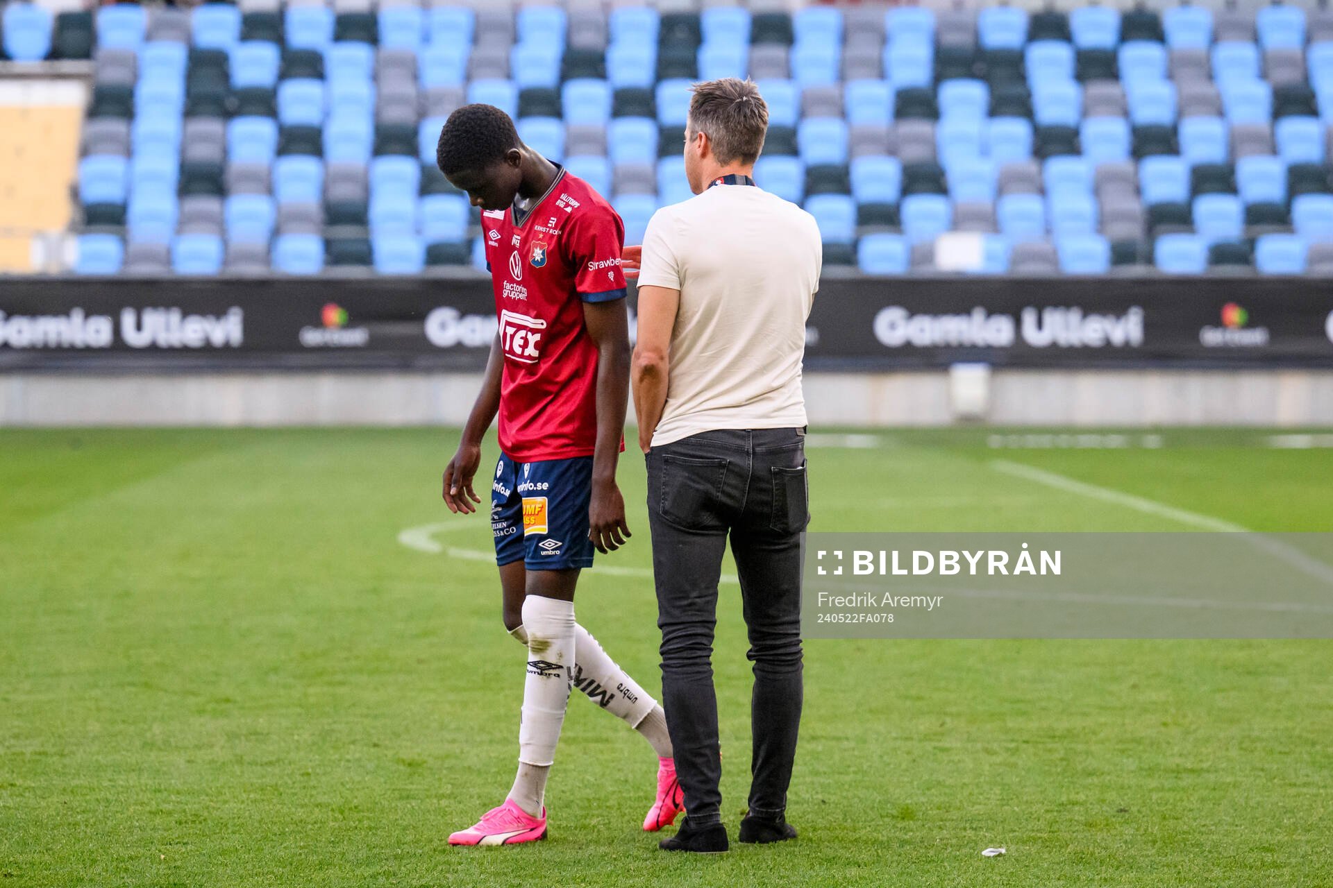 Örgrytes Abdoulaye Faye och sportchef Pontus Farnerud