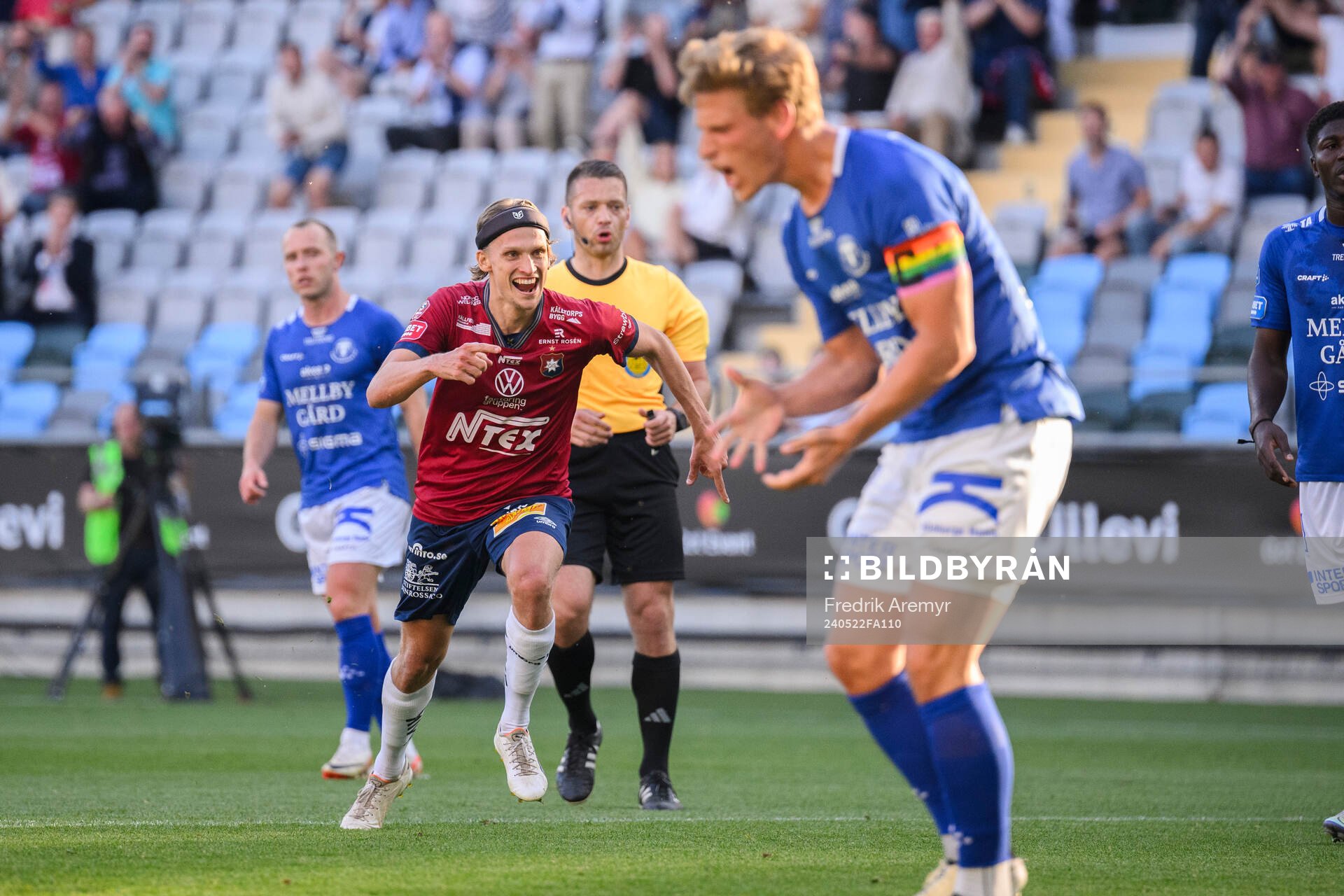 Örgrytes målskytt Charlie Vindehall jublar under fotbollsmatchen i Superettan mellan Örgryte och Trelleborg den 22 maj 2024 i Göteborg. 