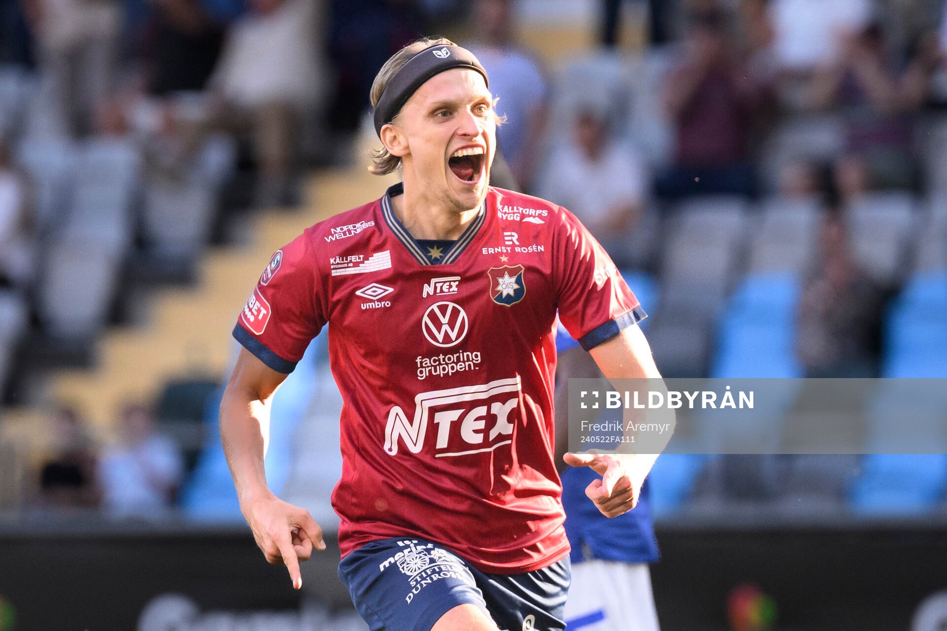 Örgrytes målskytt Charlie Vindehall jublar under fotbollsmatchen i Superettan mellan Örgryte och Trelleborg den 22 maj 2024 i Göteborg. 