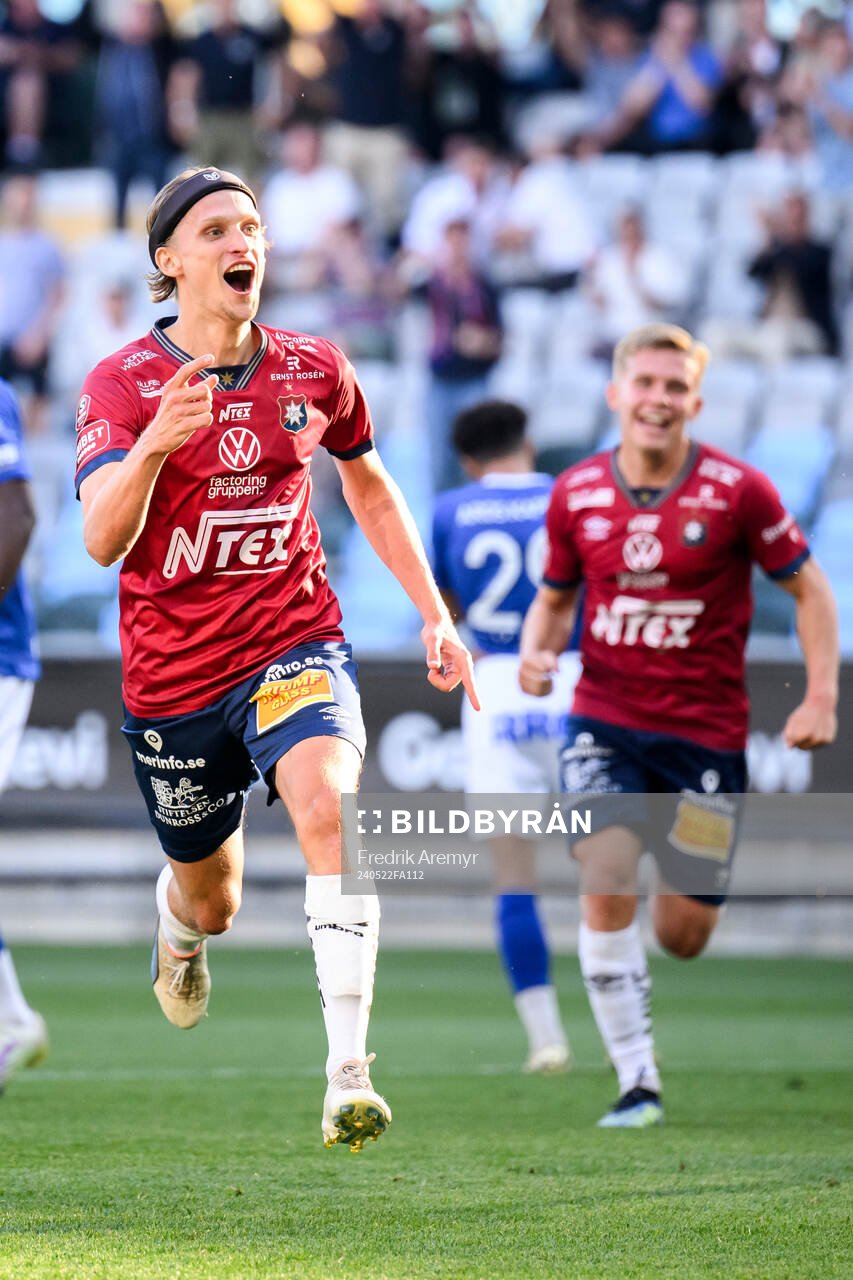 Örgrytes målskytt Charlie Vindehall jublar under fotbollsmatchen i Superettan mellan Örgryte och Trelleborg den 22 maj 2024 i Göteborg. 