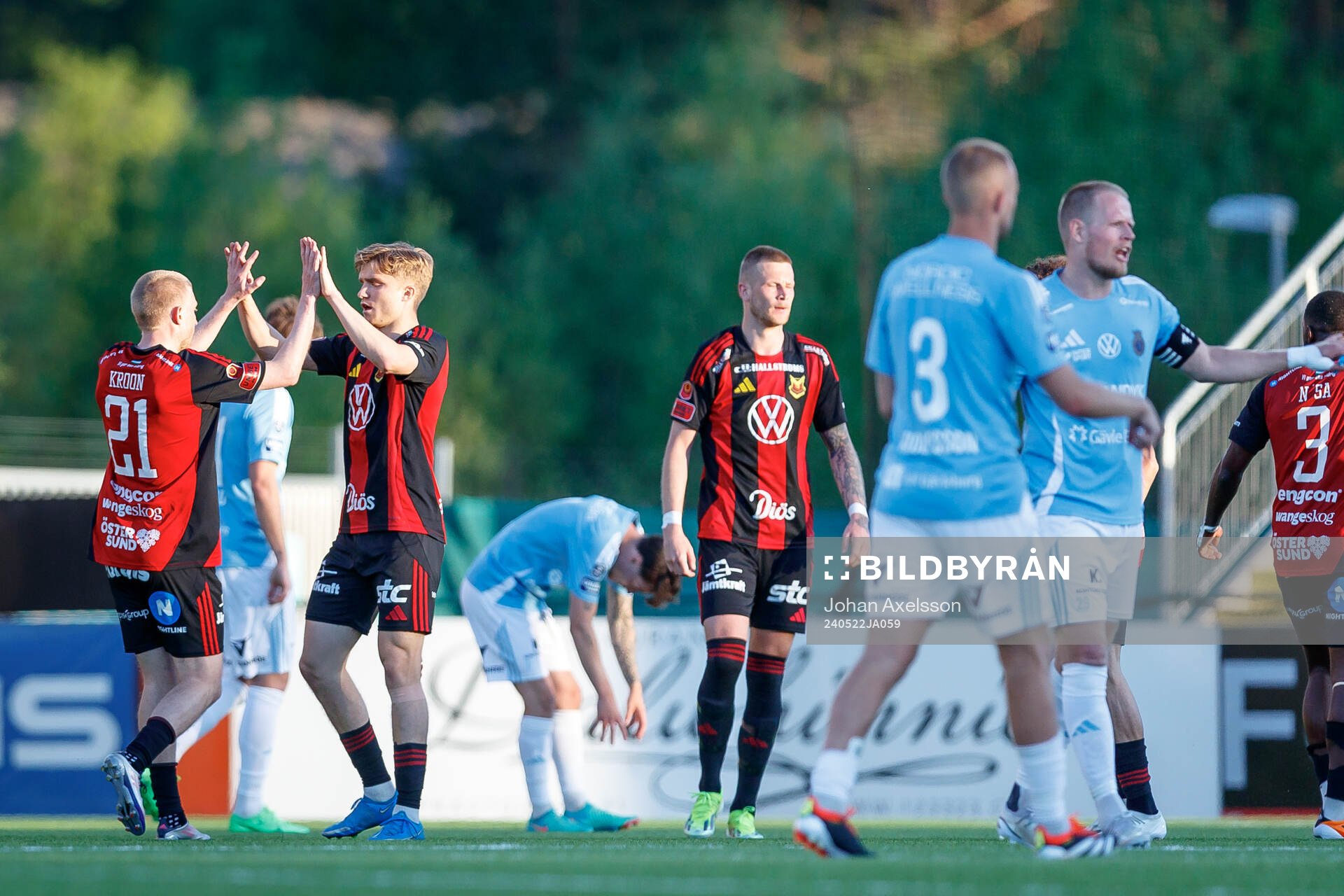 Östersunds Simon Kroon och Jakob Hedenquist jublar