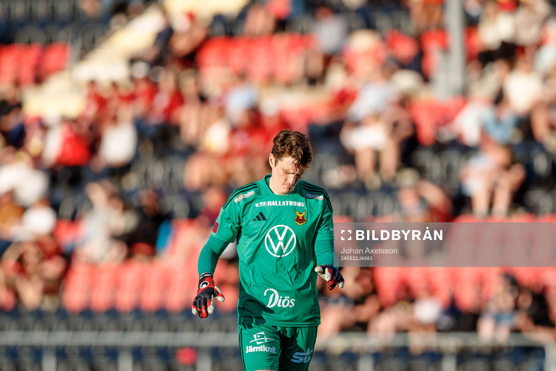 Östersunds Andrew Robert Mills deppar