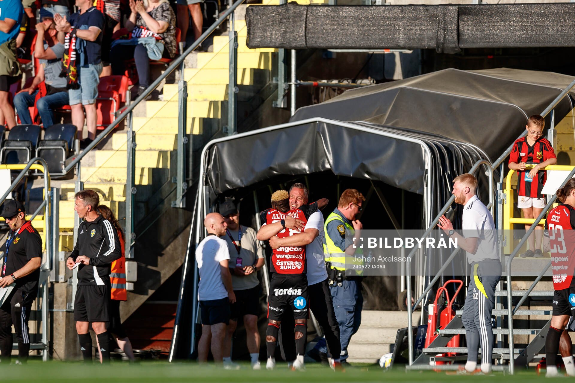 Östersunds Assiedou Yannick Armel Adjoumani kramar om