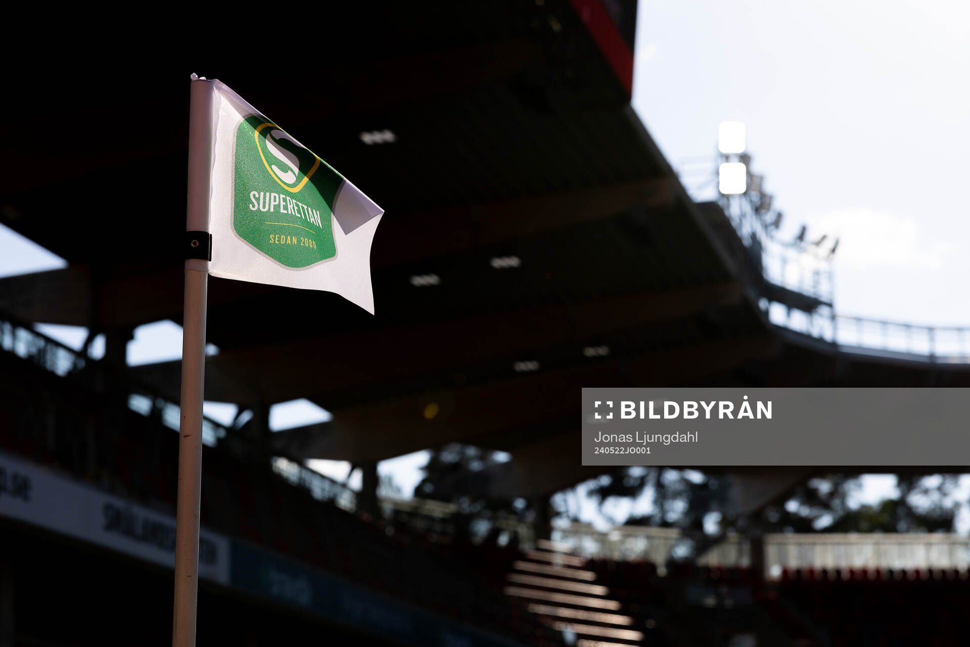 Hörnflagga med Superettan logo