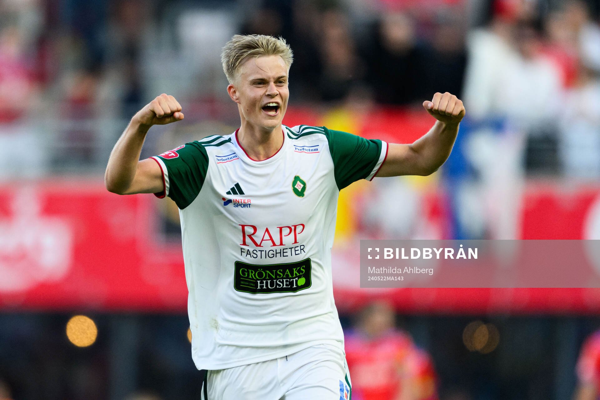 Skövde AIKs Edvin Tellgren jublar efter fotbollsmatchen i Superettan mellan Helsingborg och Skövde AIK den 22 maj 2024 i Helsingborg.