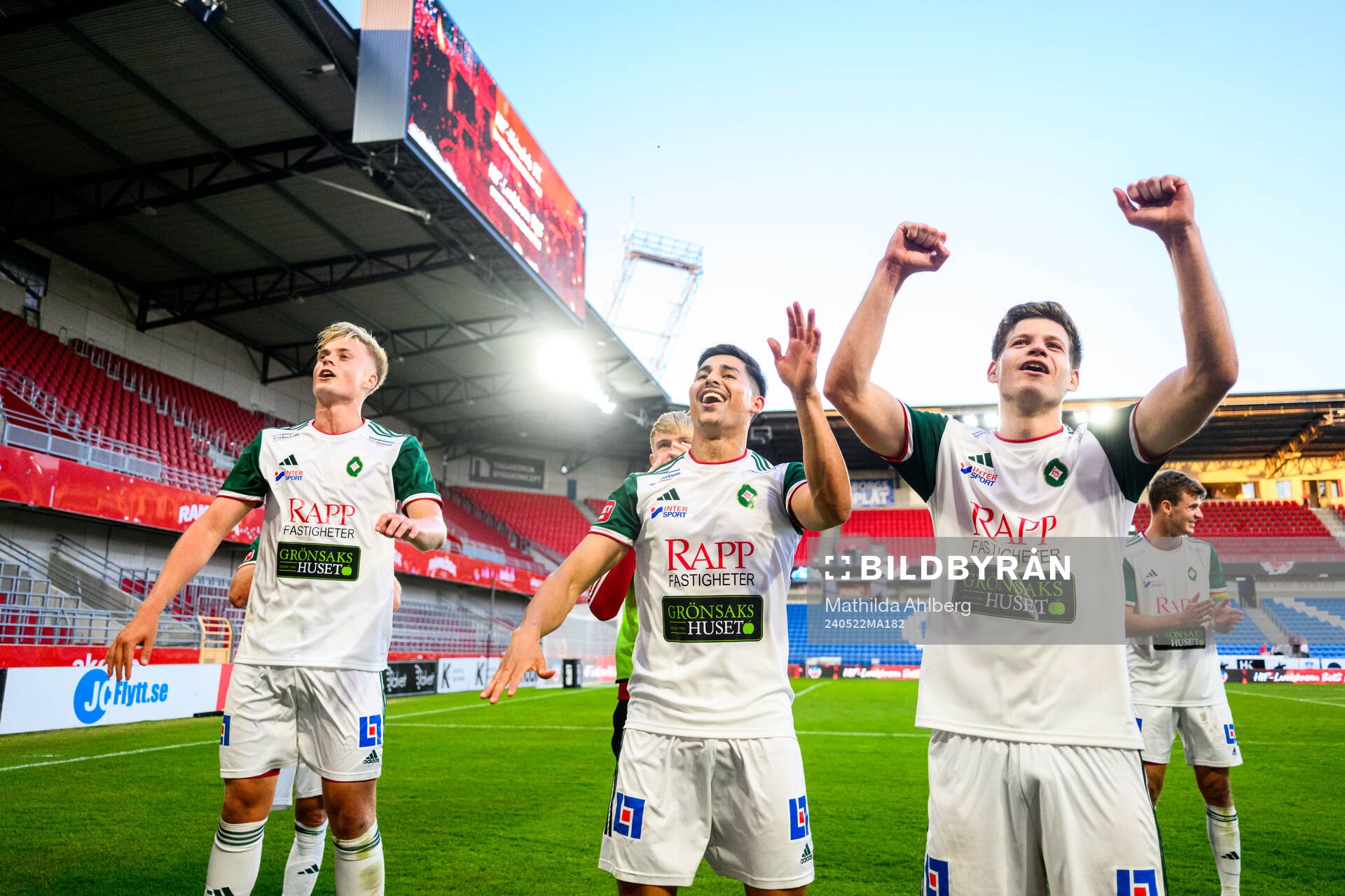 Skövde AIKs spelare jublar