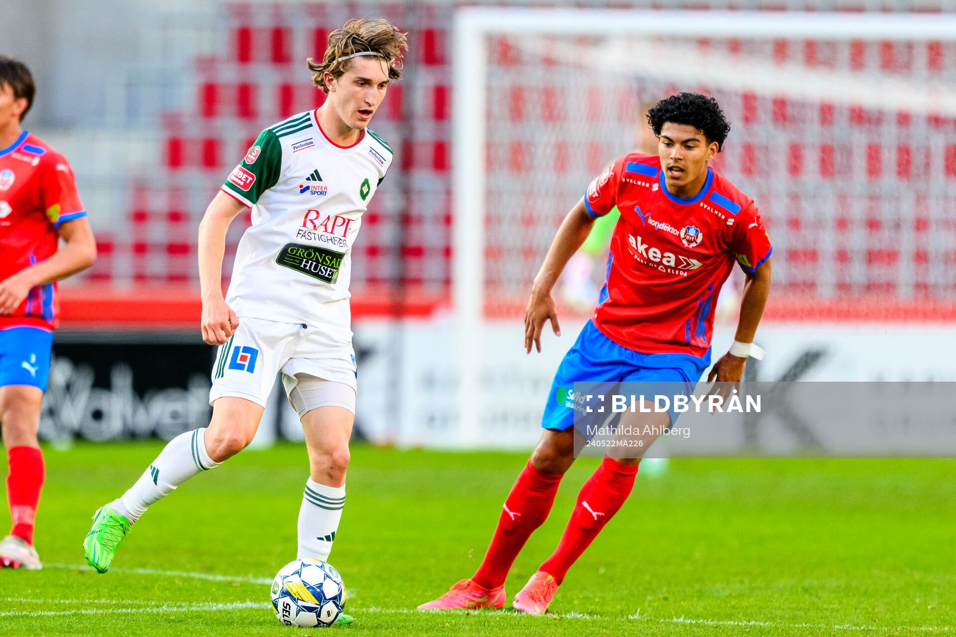 Skövde AIKs Hugo Engström och Helsingborgs Milan Silva