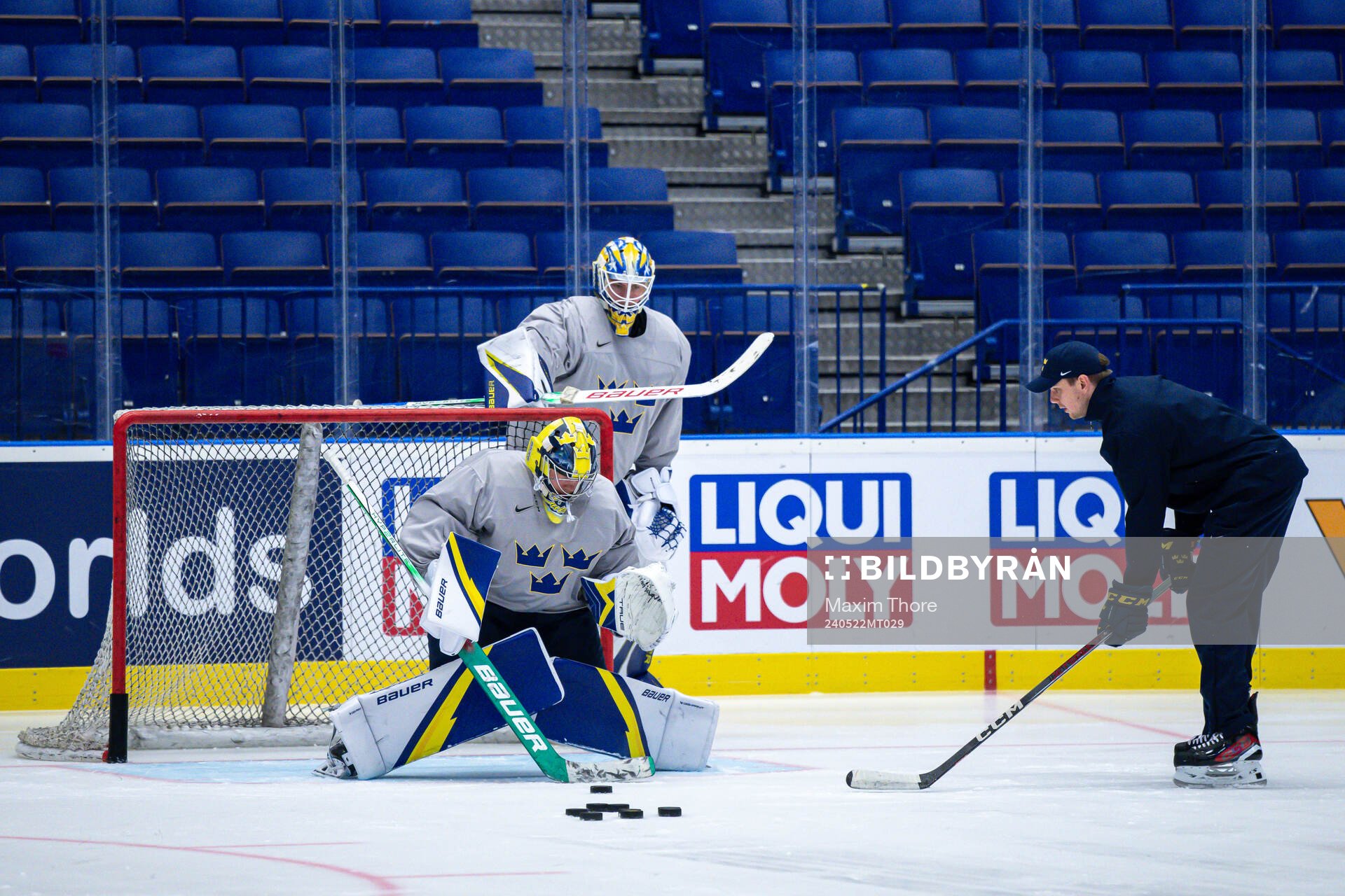 Goaltender Filip Gustavsson, goaltender Jesper Wallstedt
