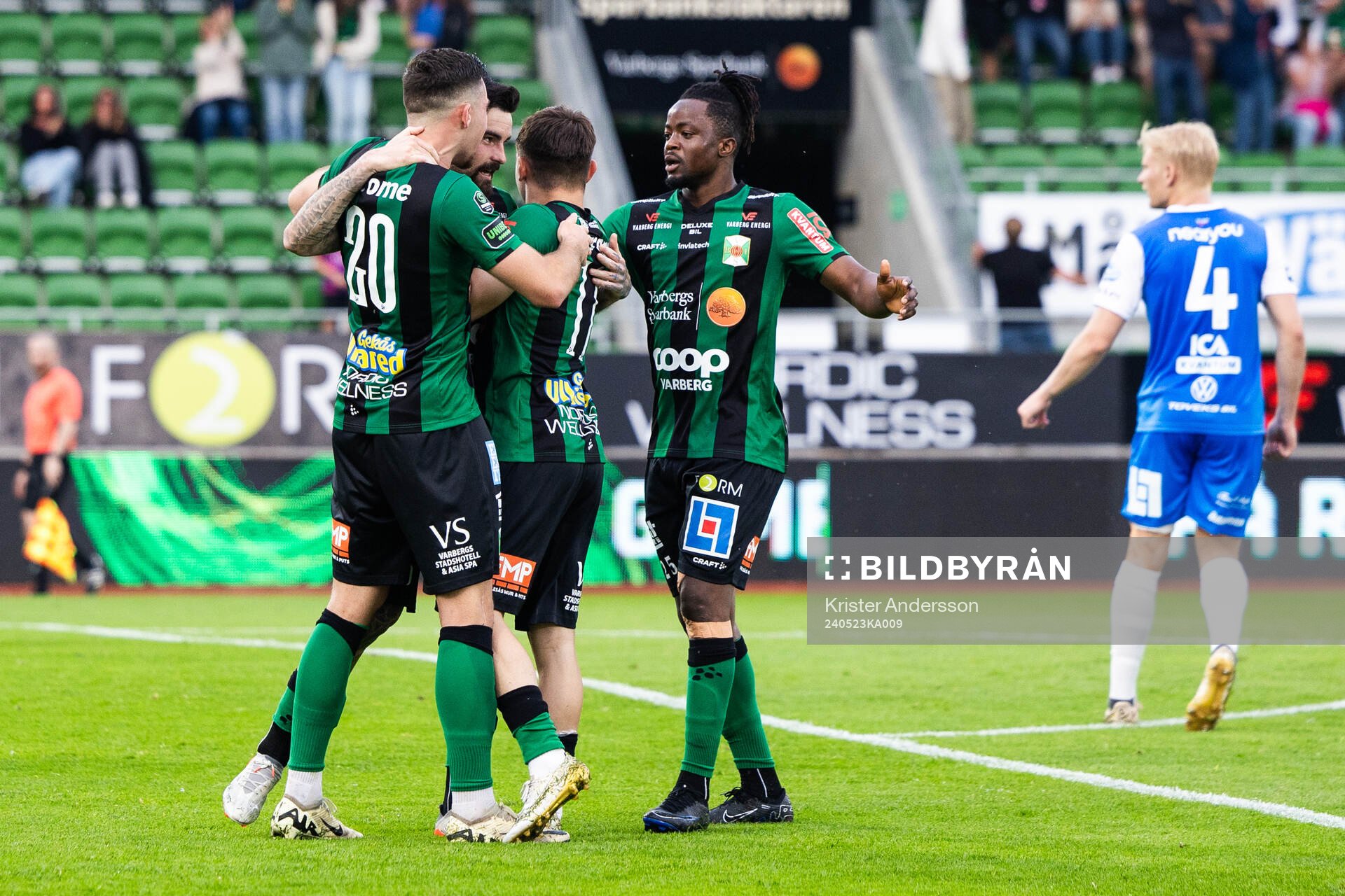 Varbergs Diego Montiel jublar med lagkamrater