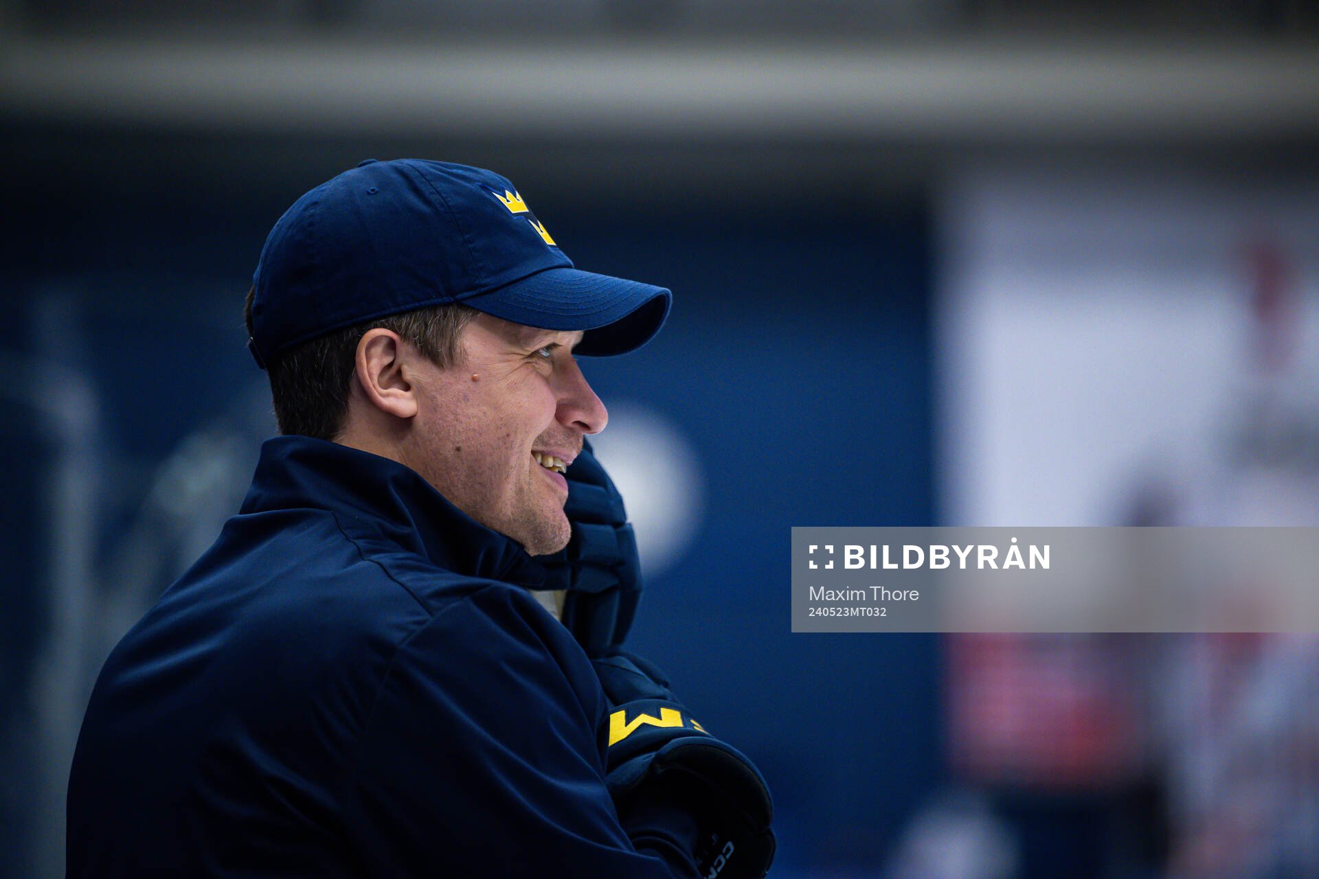 Head coach Sam Hallam of Sweden at a practice session