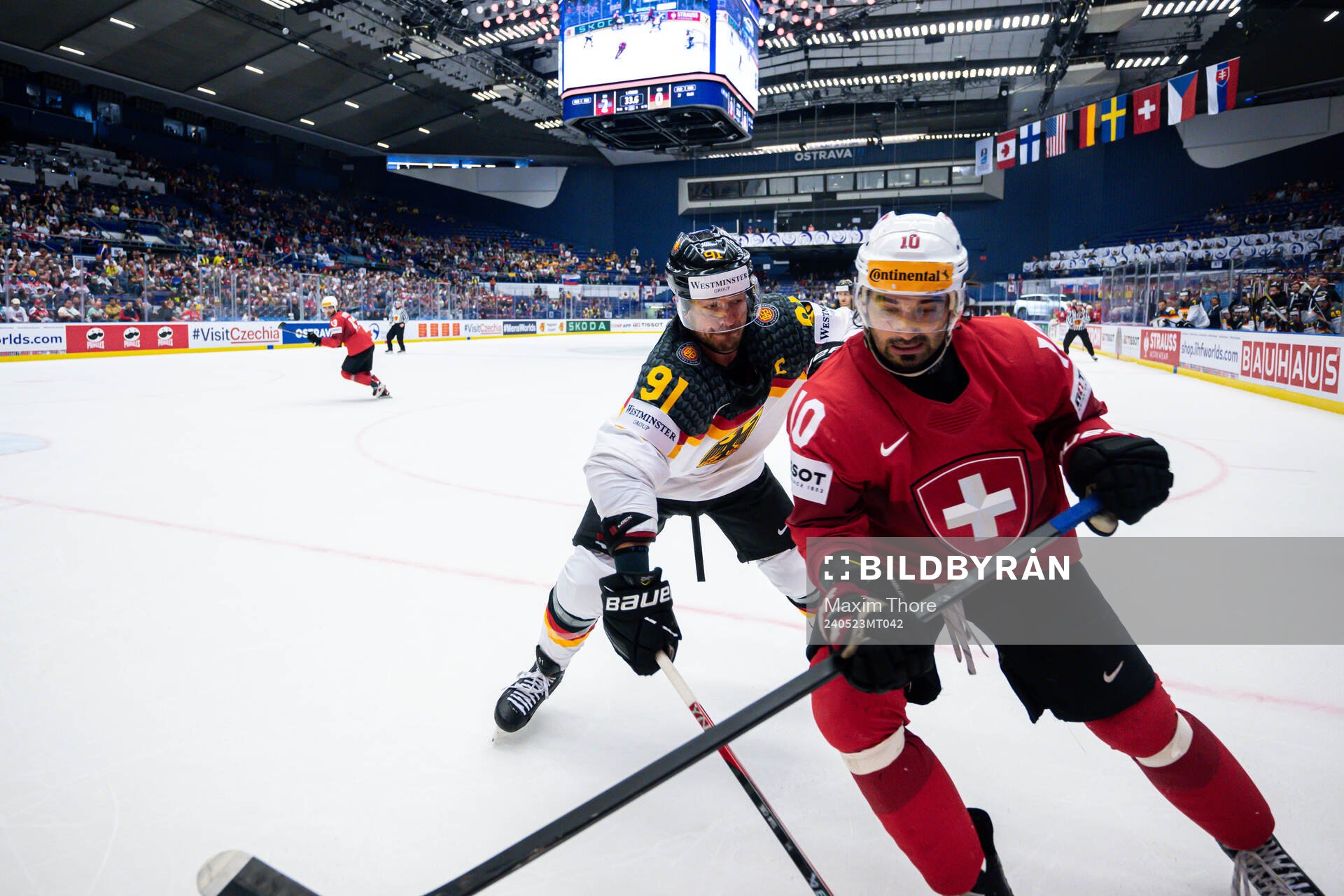 Moritz Muller of Germany and Andres Ambuhl of Switzerland