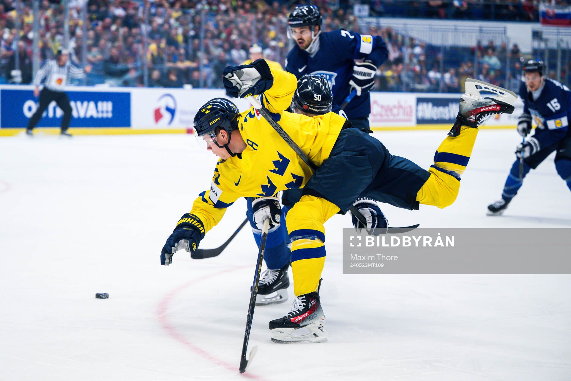 Lucas Raymond of Sweden and Juuso Riikola of Finland