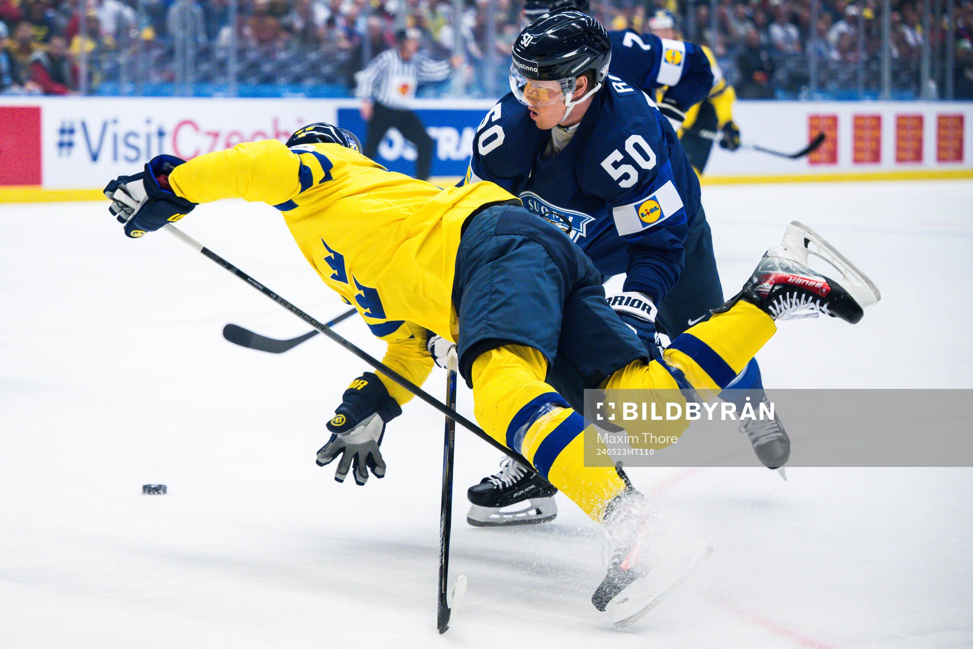 Lucas Raymond of Sweden and Juuso Riikola of Finland