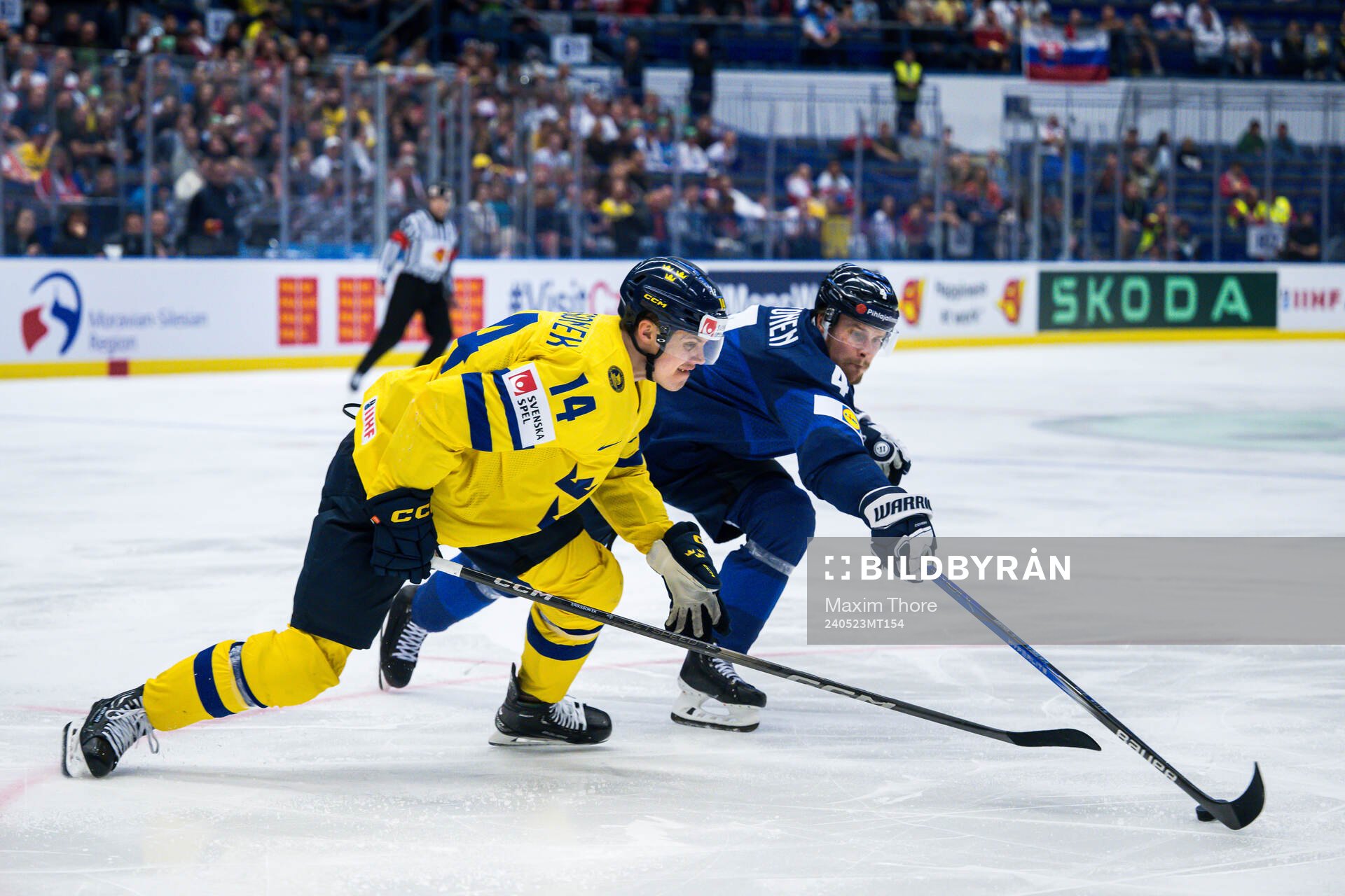 Joel Eriksson Ek of Sweden and Oliwer Kaski of Finland