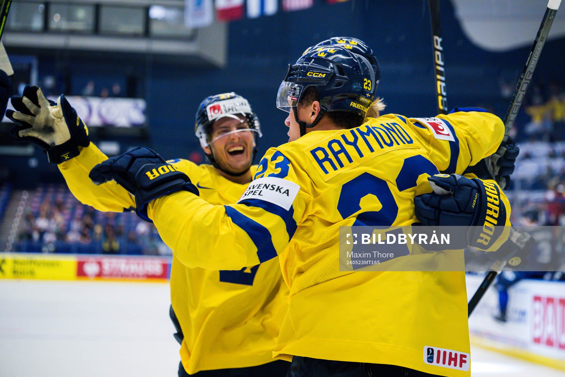 Isac Lundeström and Lucas Raymond celebrates