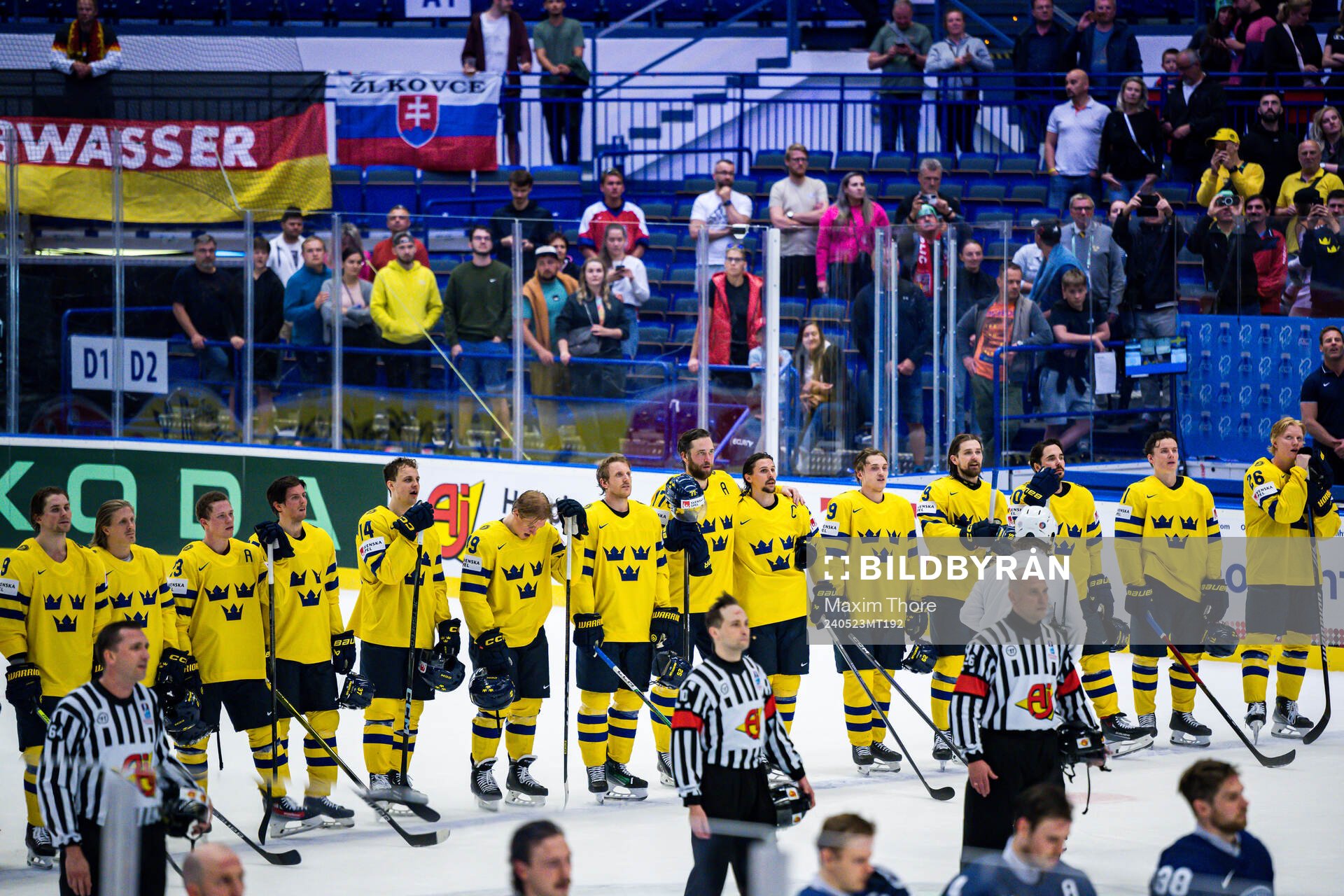 Victor Hedman, Erik Karlsson and team mates of Sweden