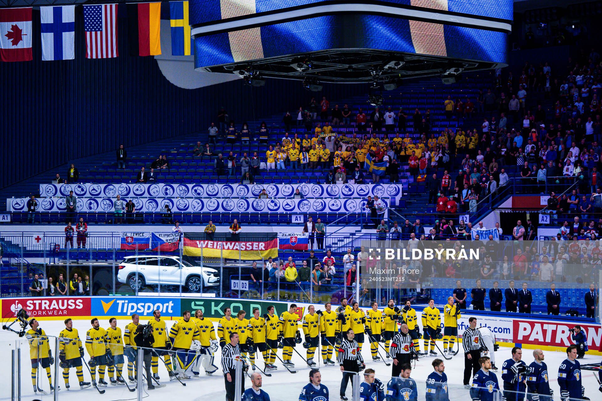 Players of Sweden at the national anthem