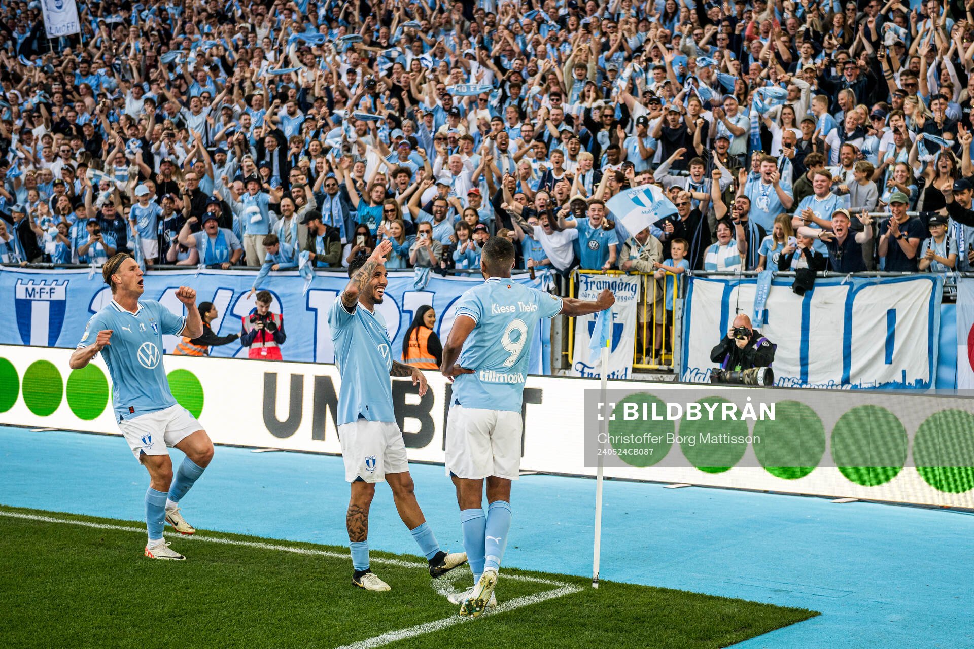 Malmö FFs Isaac Kiese Thelin jublar efter 5-0 under fotbollsmatchen i Allsvenskan mellan Malmö FF och Kalmar den 24 maj 2024 i Malmö.