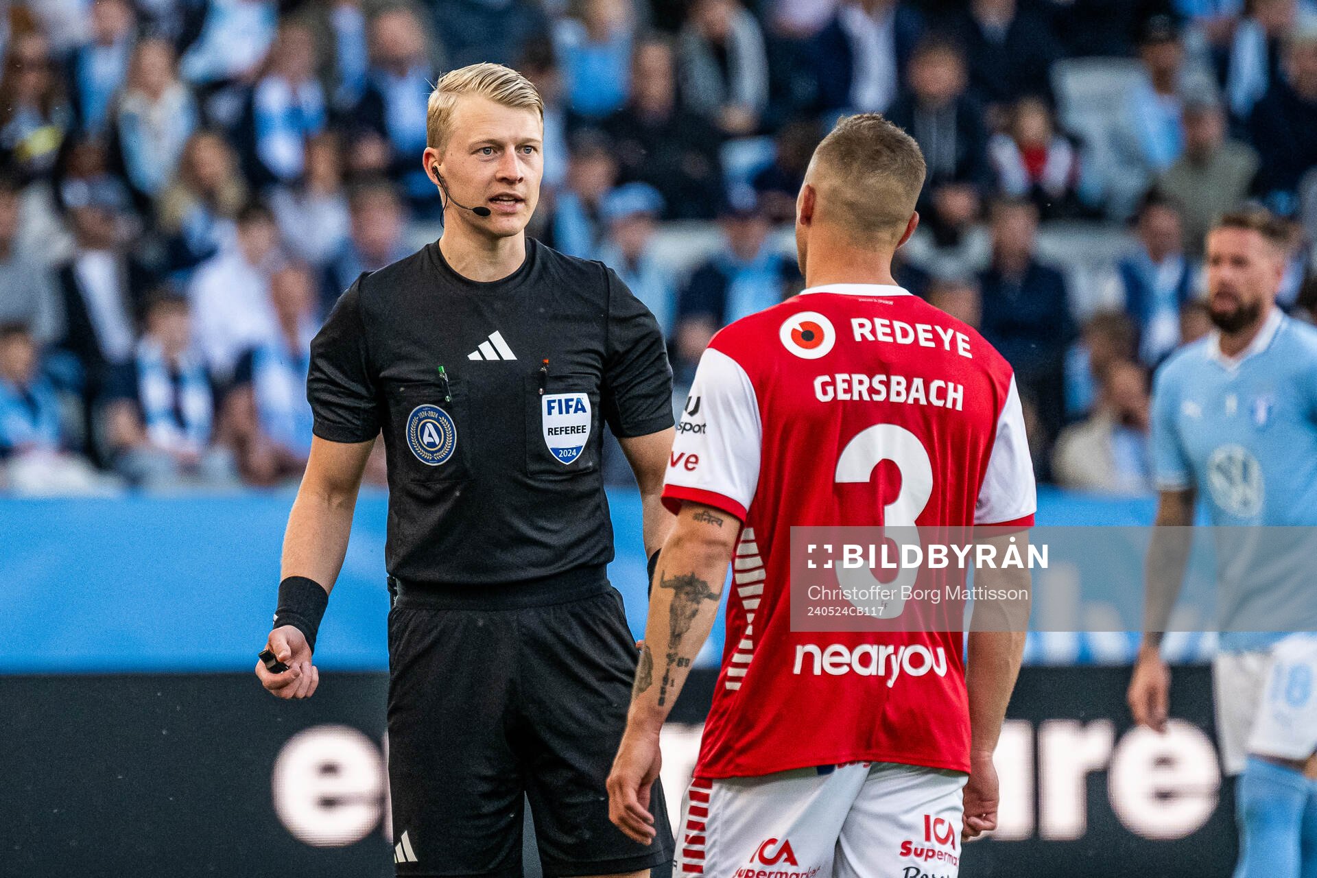 Domare Adam Ladebäck i samtal med Kalmars Alexander