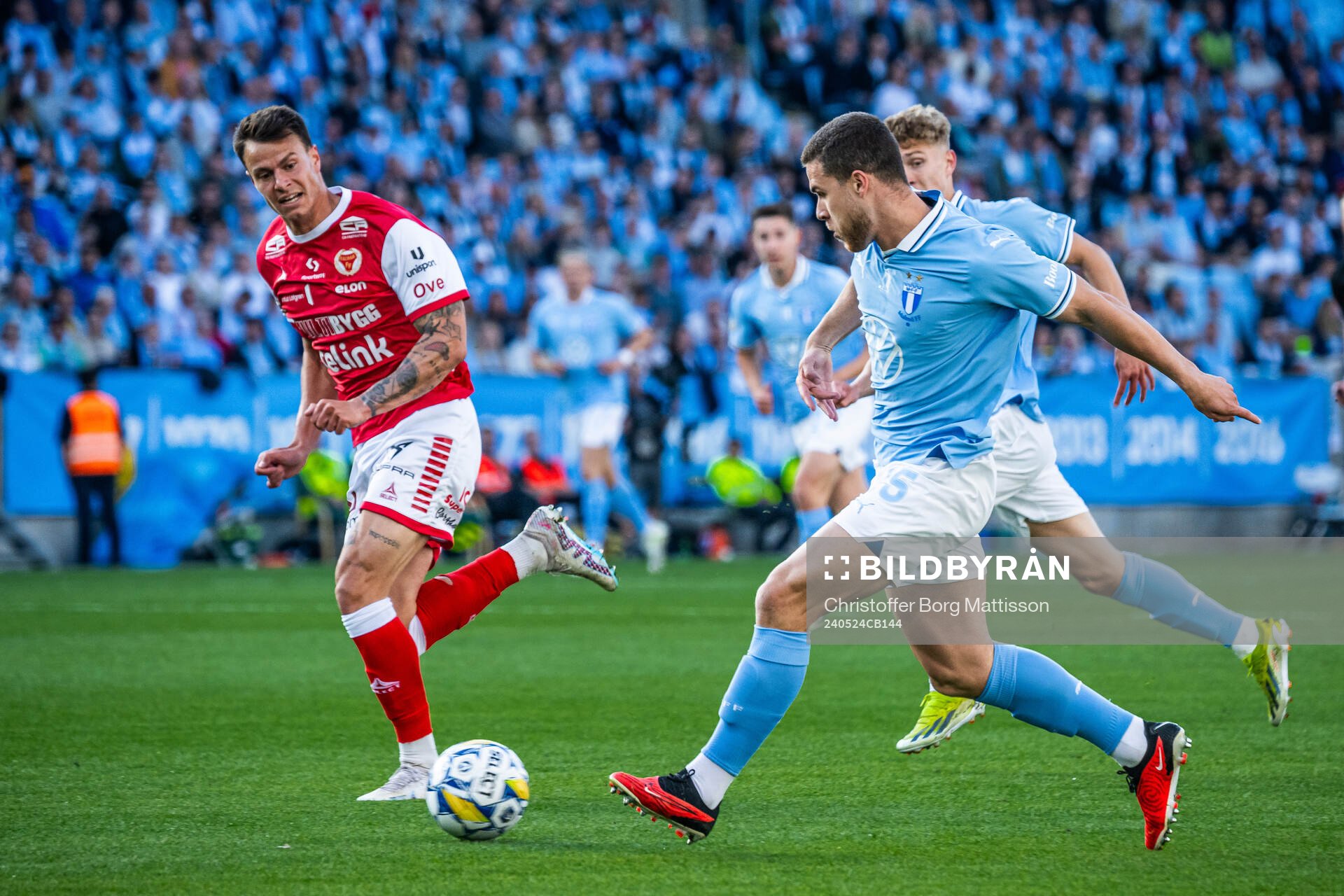 Kalmars Melker Hallberg och Malmö FFs Gabriel Busanello