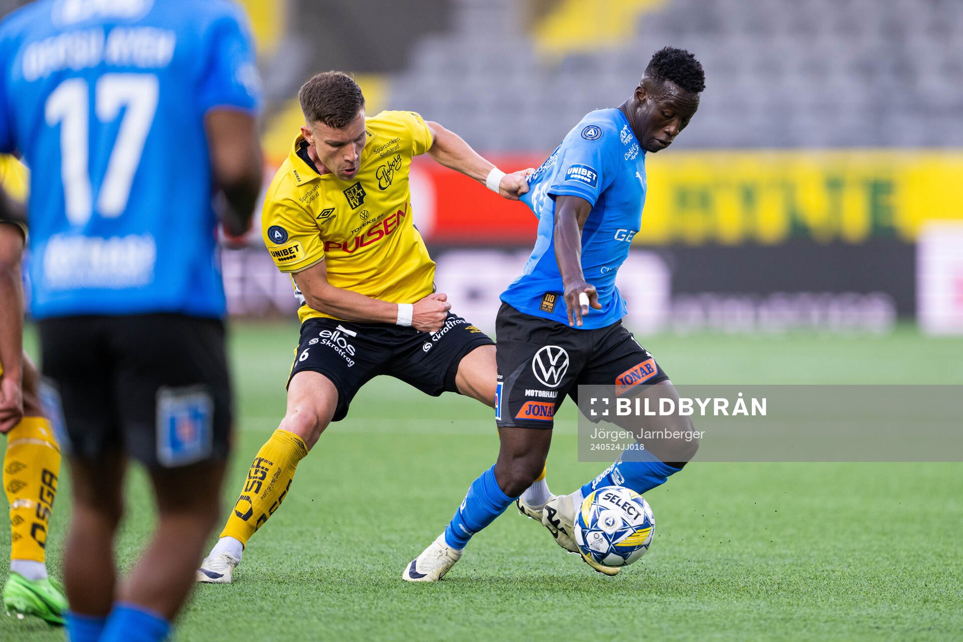 Elfsborgs Andri Fannar Baldursson och Halmstads Naeem