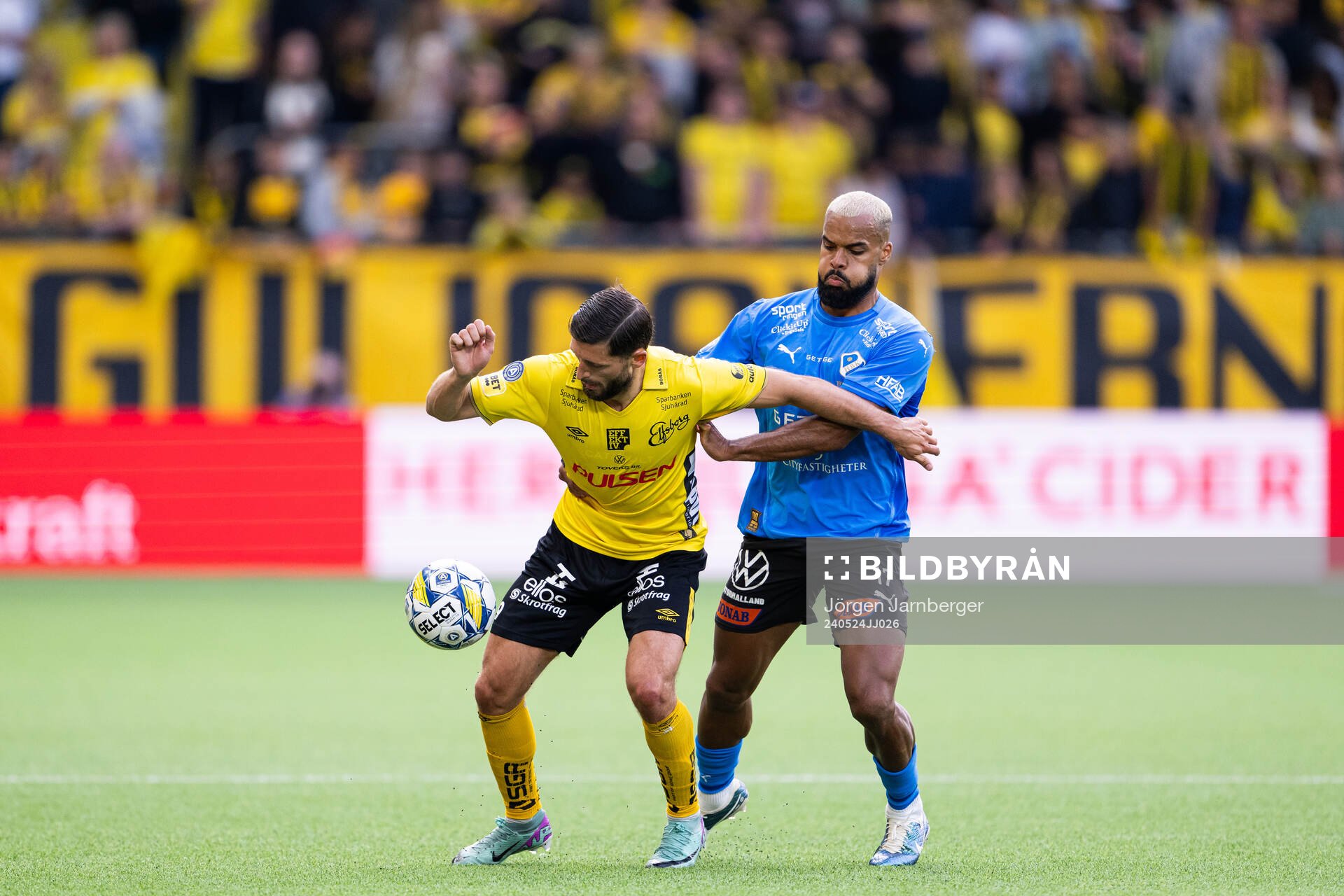 Elfsborgs Arber Zeneli och Halmstads Phil Ofosu-Ayeh