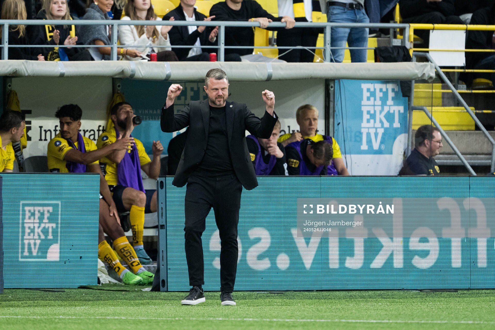 Elfsborgs manager Jimmy Thelin jublar