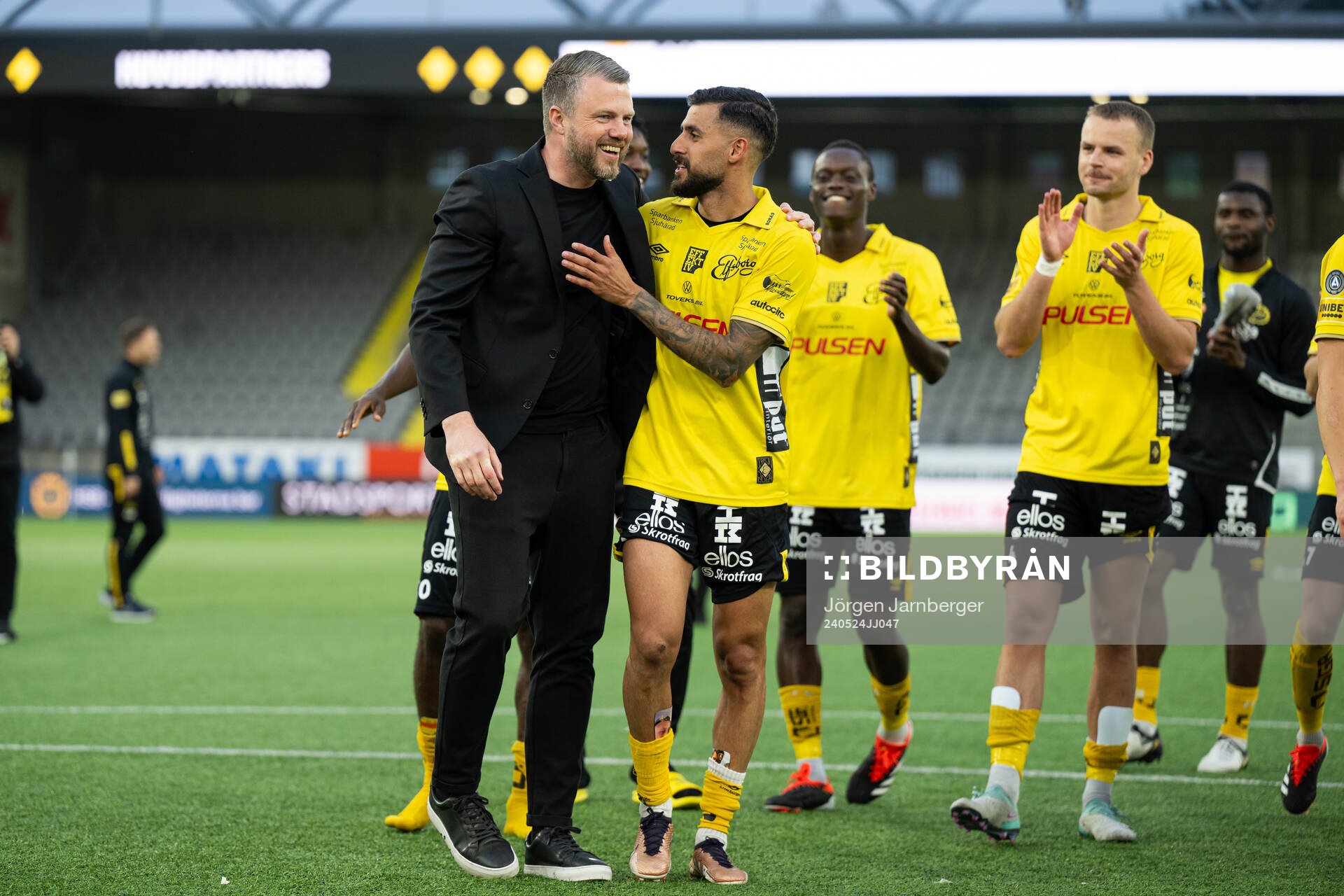 Elfsborgs manager Jimmy Thelin hyllas
