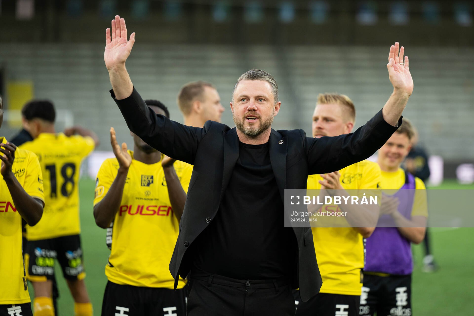 Elfsborgs manager Jimmy Thelin hyllas