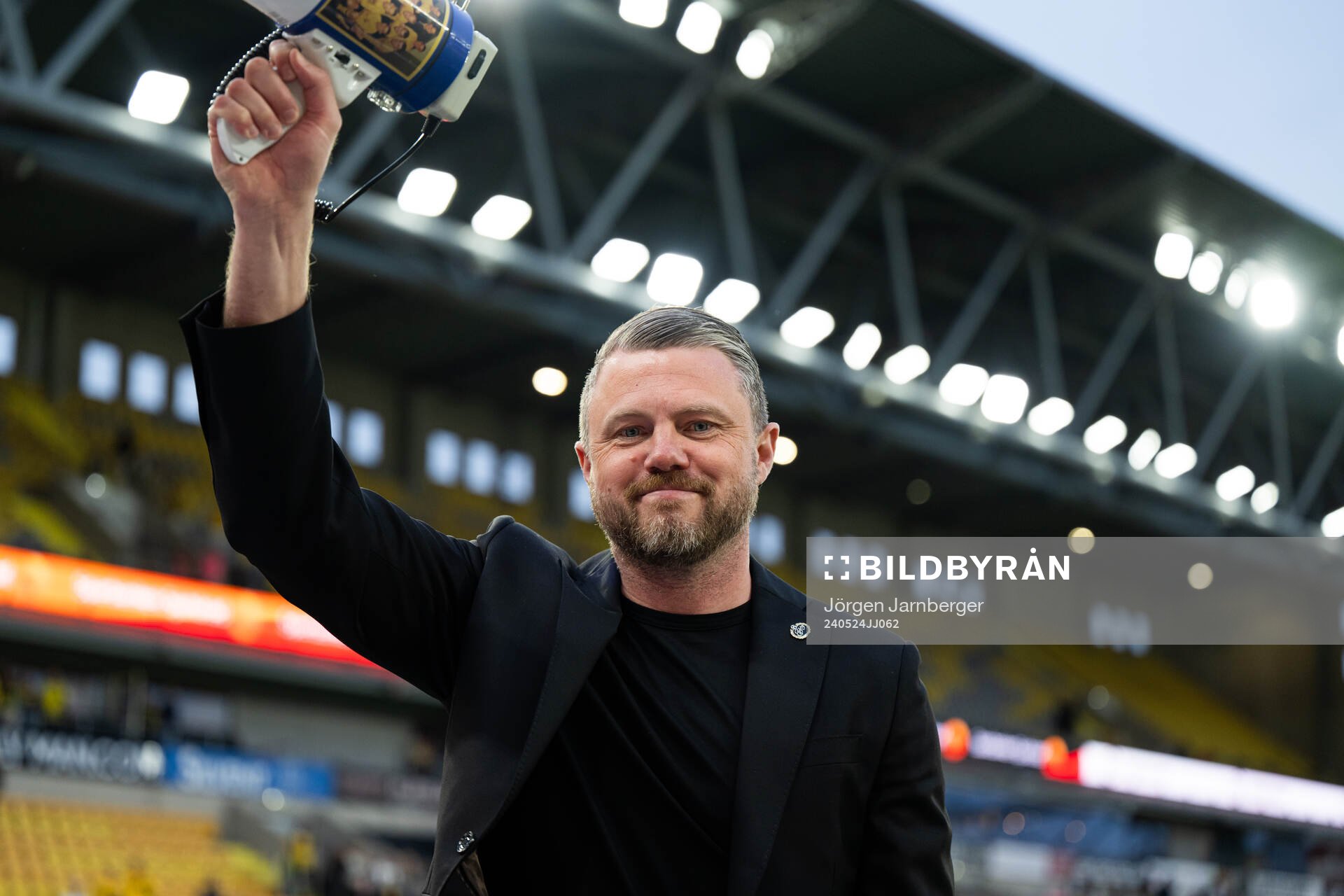 Elfsborgs manager Jimmy Thelin hyllas