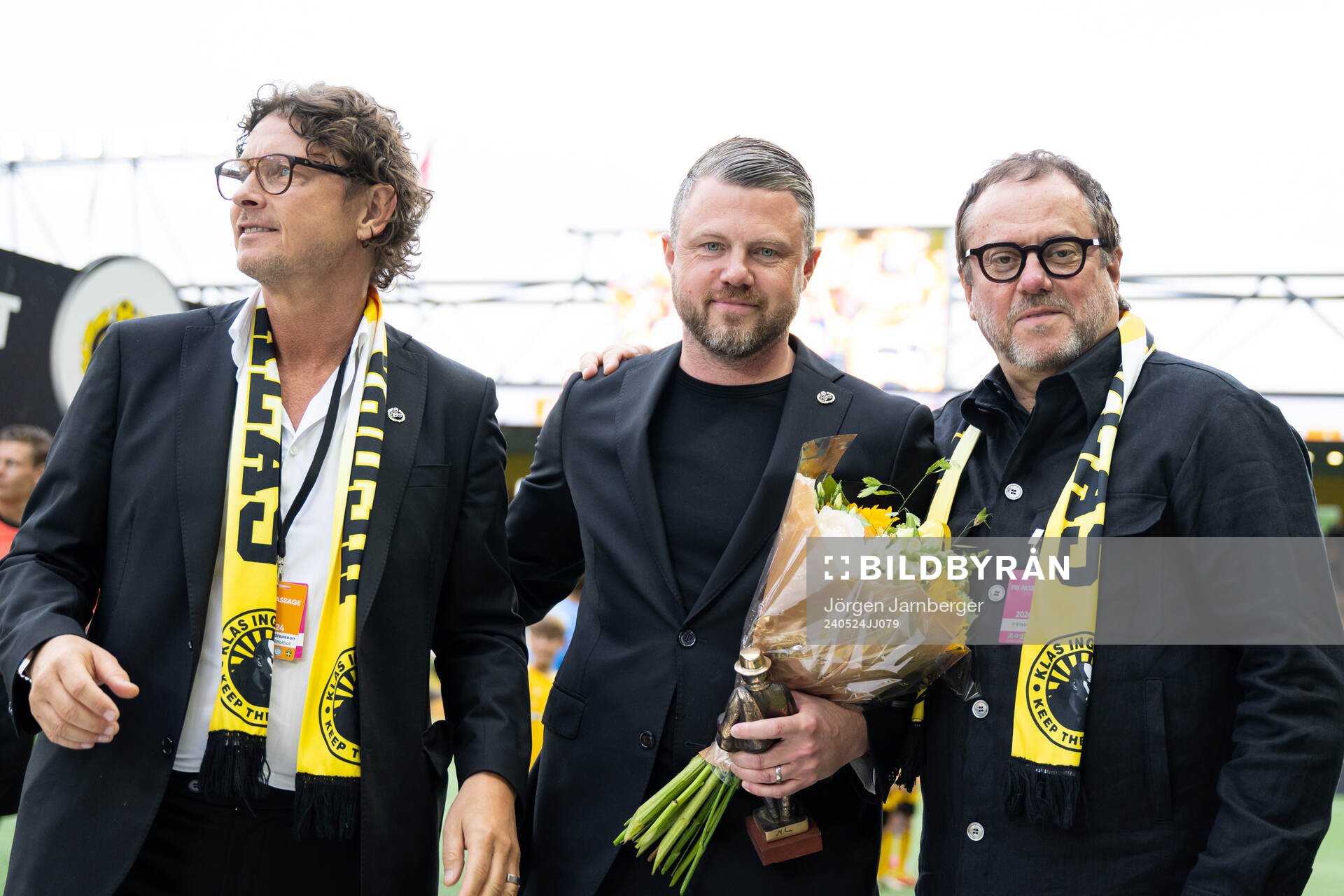 Elfsborgs manager Jimmy Thelin hyllas och avtackas av