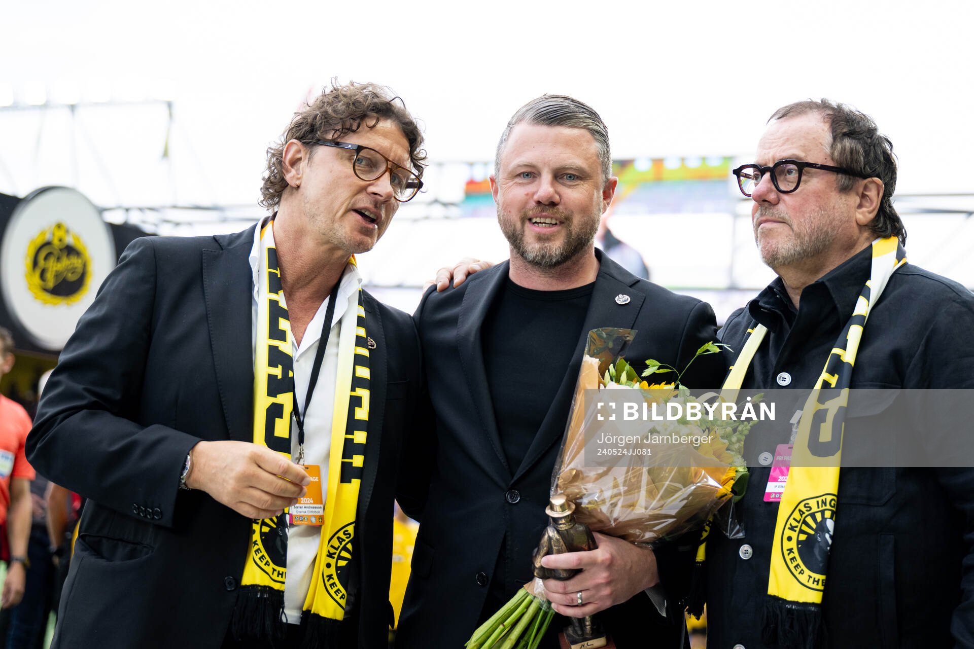Elfsborgs manager Jimmy Thelin hyllas och avtackas av