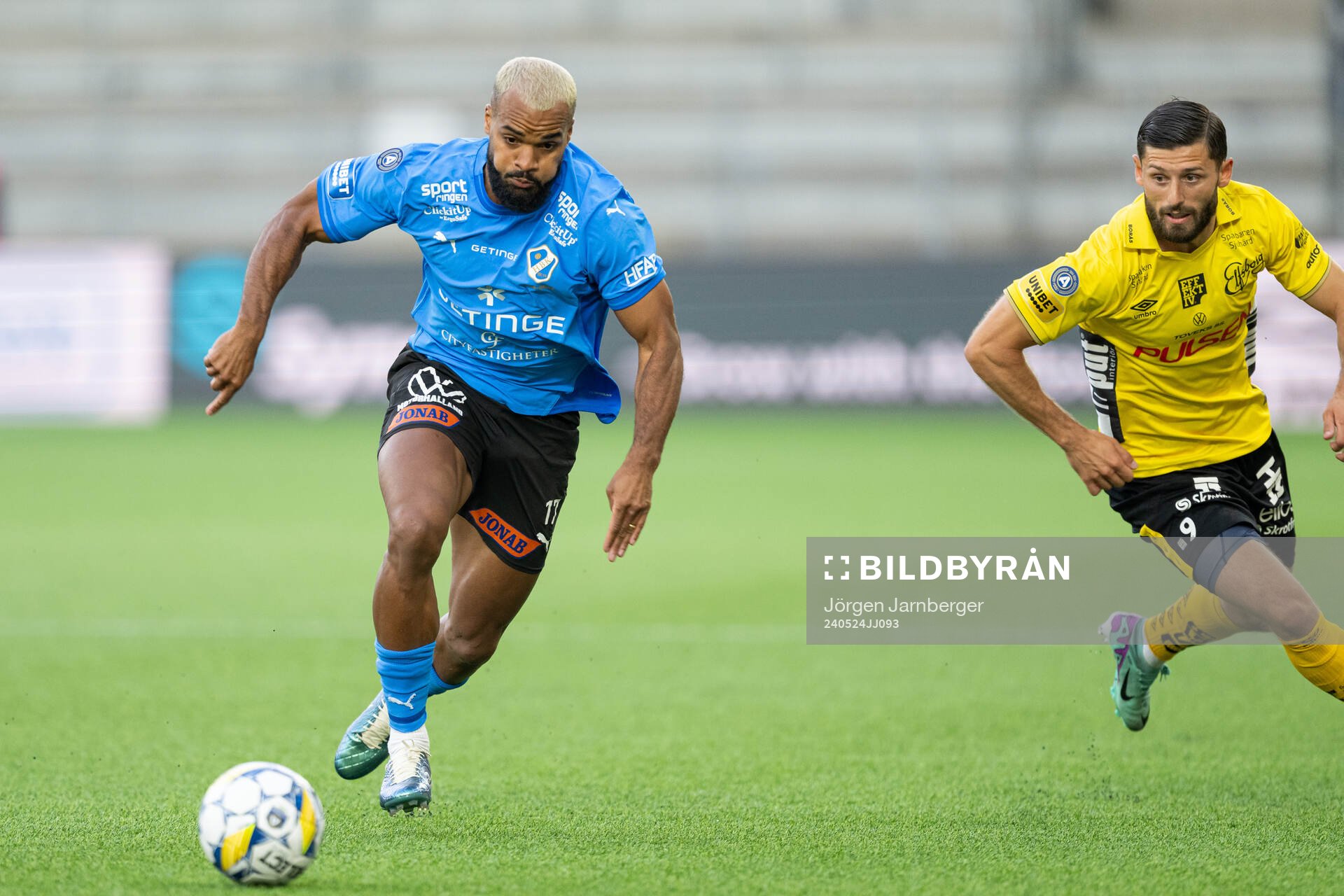 Halmstads Phil Ofosu-Ayeh och Elfsborgs Arber Zeneli