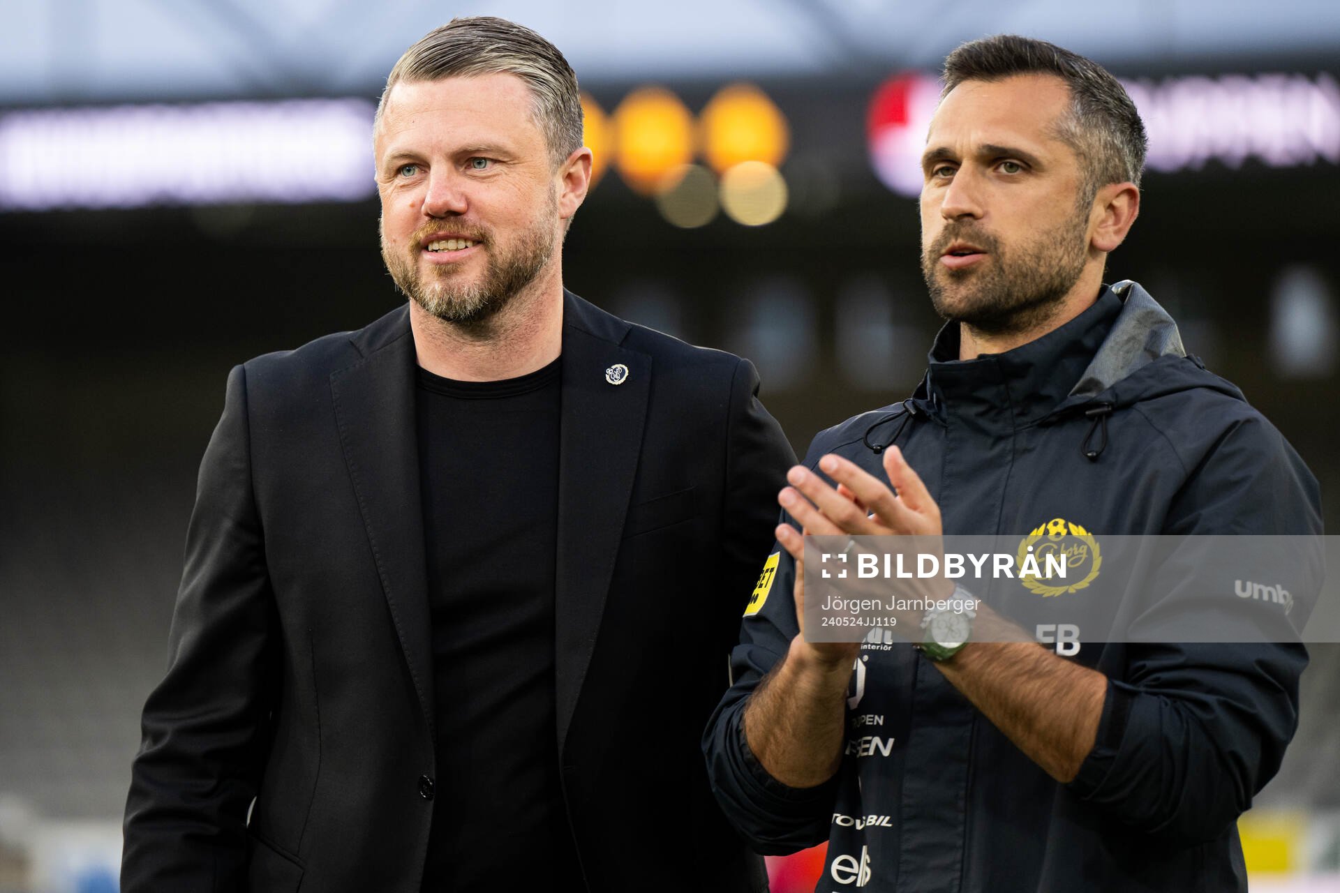 Elfsborgs manager Jimmy Thelin och assisterande tränare Emir Bajrami jublar efter fotbollsmatchen i Allsvenskan mellan Elfsborg och Halmstad den 24 maj 2024 i Borås.