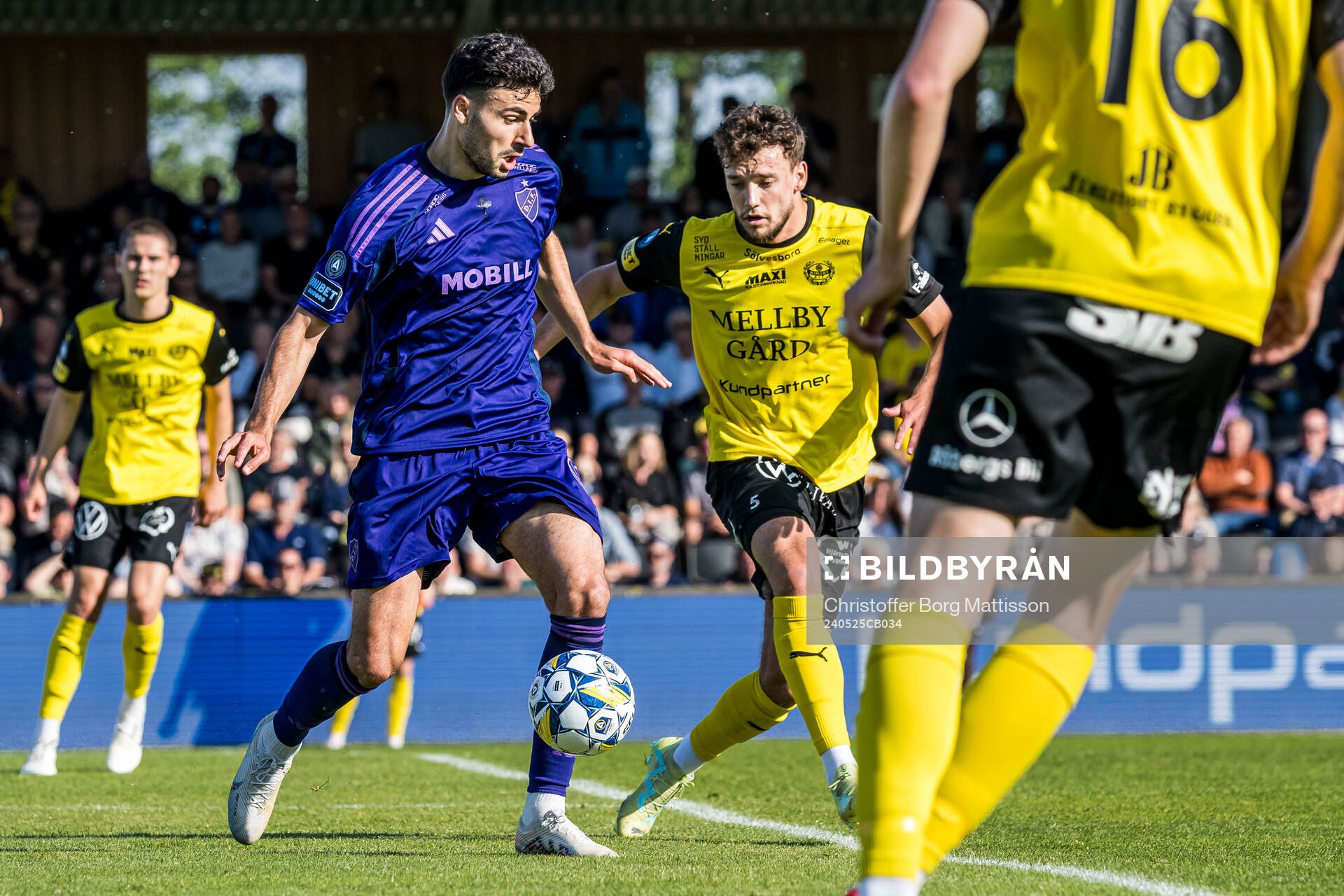 Djurgårdens Deniz Hummet och Mjällbys Colin Rösler