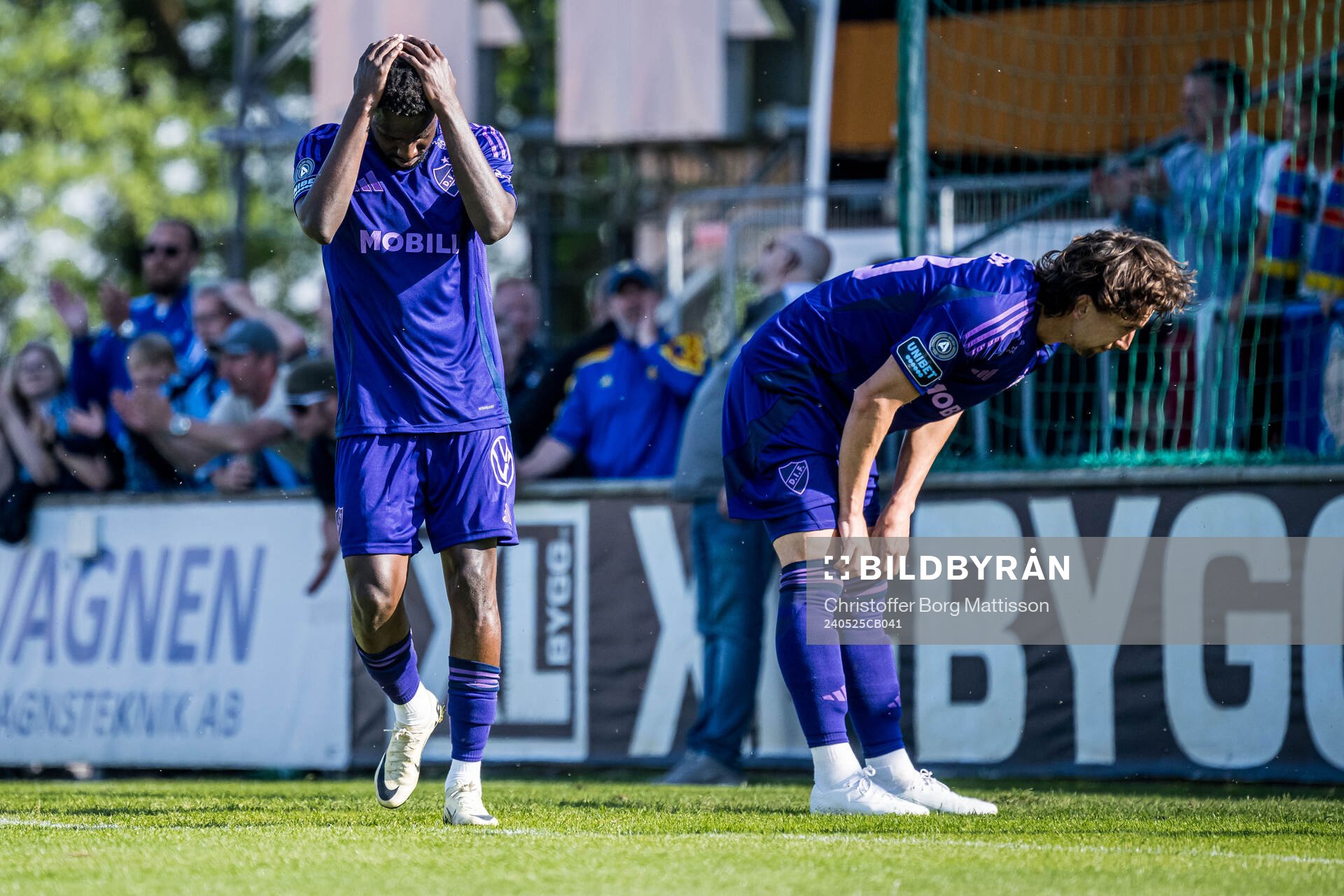 Djurgårdens Tokmac Nguen och Gustav Wikheim deppar